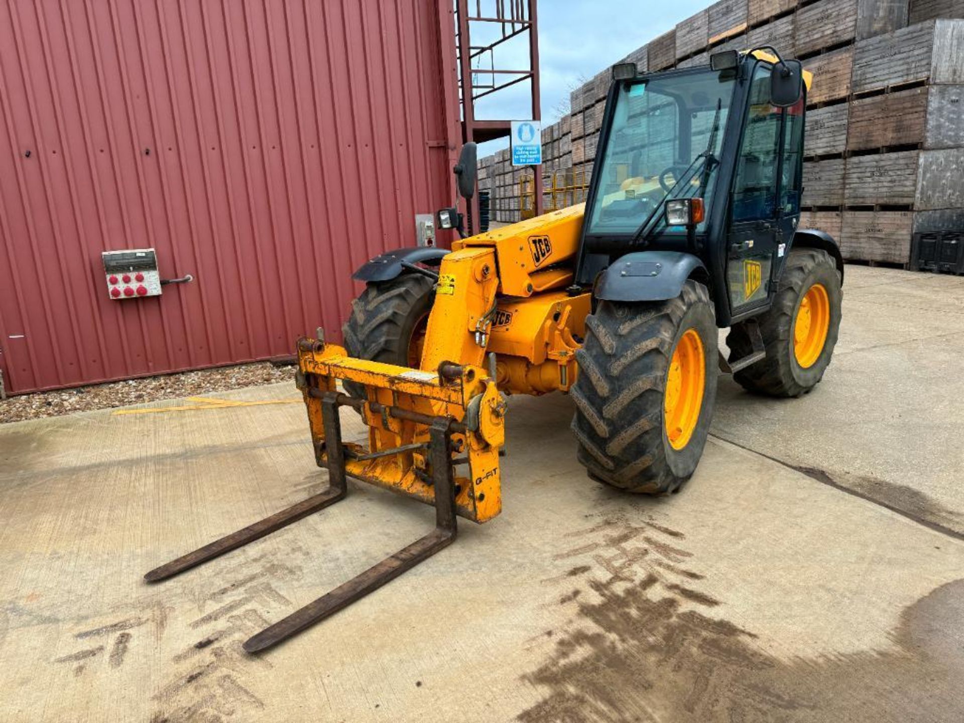 2004 JCB 526S Farm Special Loadall with Q-fit headstock and pallet tines, air conditioned cab and PU - Bild 2 aus 16