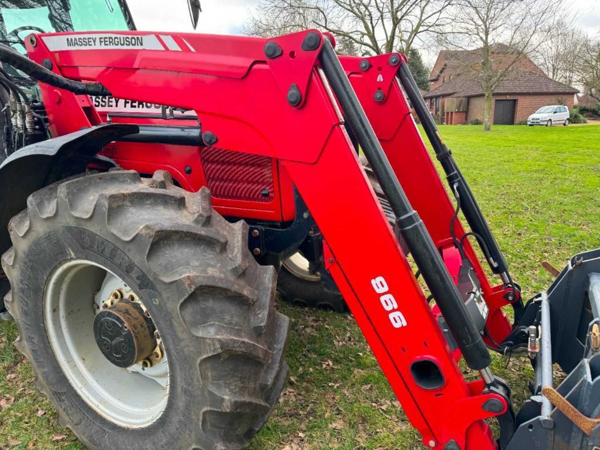 2005 Massey Ferguson 6480 Dynashift 4wd 40kph tractor with 3 manual spools, 10No front wafer weights - Bild 21 aus 26