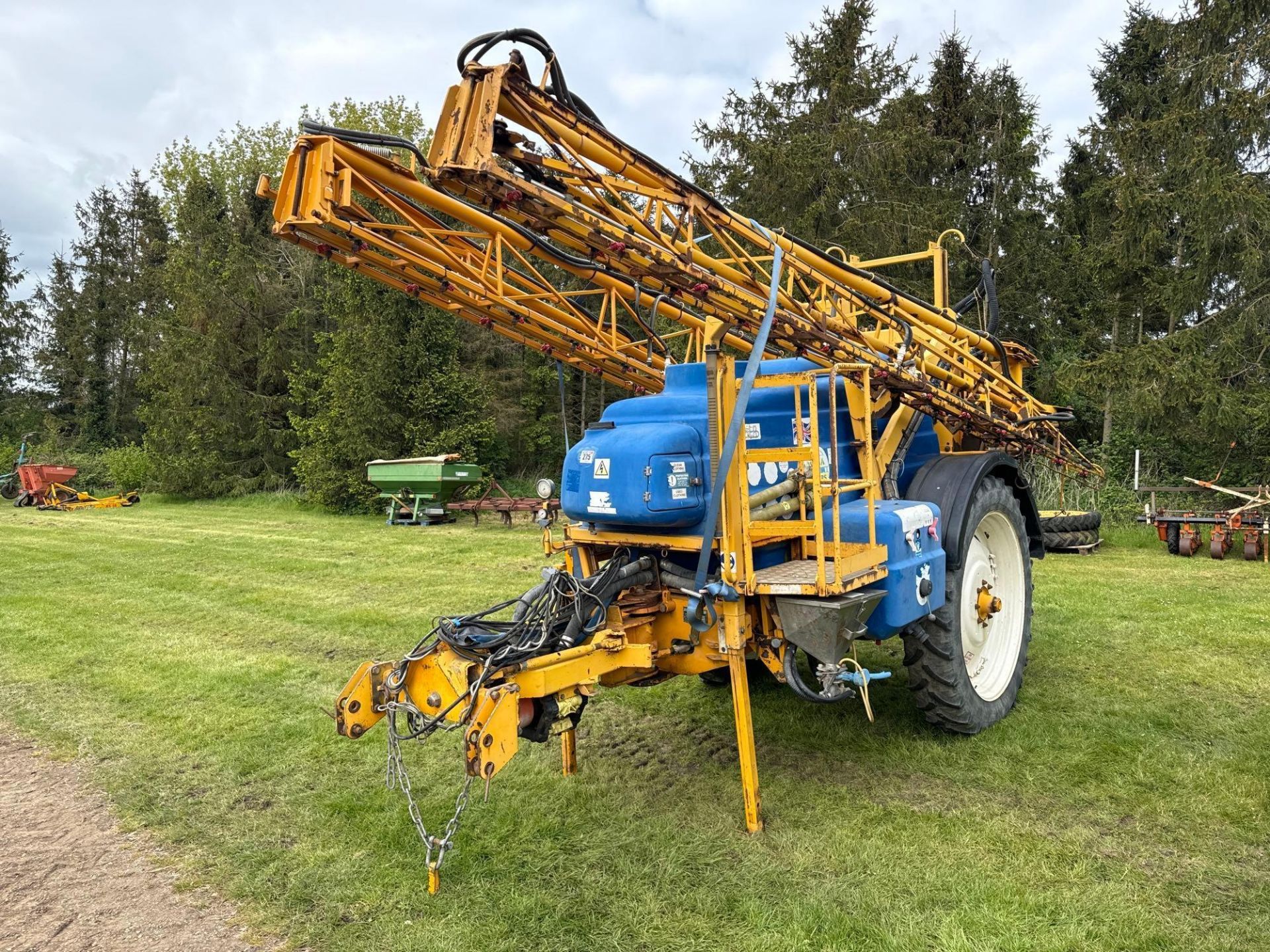 2004 Anglia Sprayers Knight 24m trailed sprayer with 3000l tank, steering drawbar, PTO driven. Seria