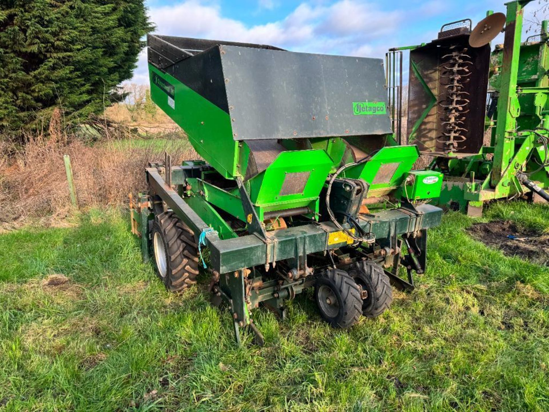 Miedema Structural 20 2row belt potato planter, linkage mounted NB: Control box and manual in office - Image 2 of 21