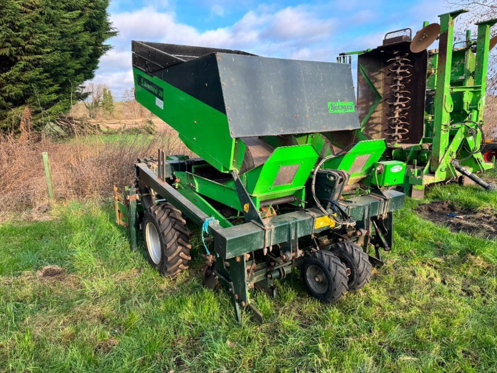 Miedema Structural 20 2row belt potato planter, linkage mounted NB: Control box and manual in office - Image 3 of 21