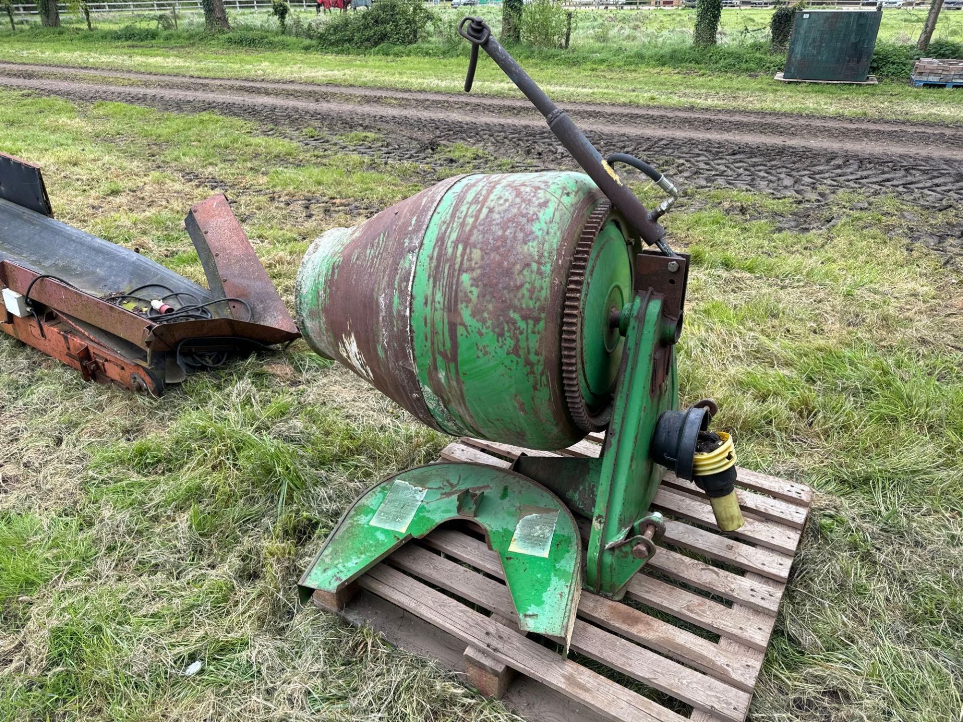 Cement mixer PTO driven, linkage mounted - Image 2 of 3