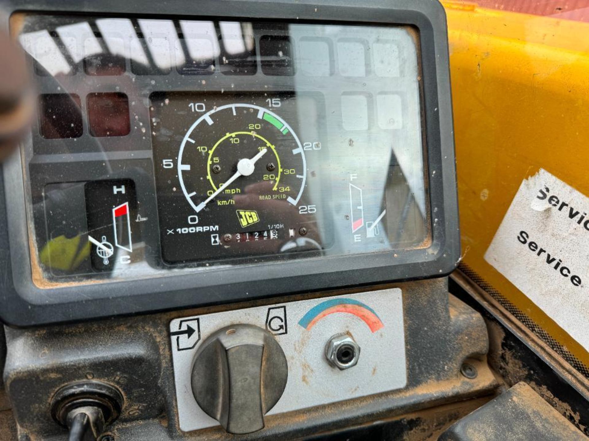 2004 JCB 526S Farm Special Loadall with Q-fit headstock and pallet tines, air conditioned cab and PU - Image 7 of 16