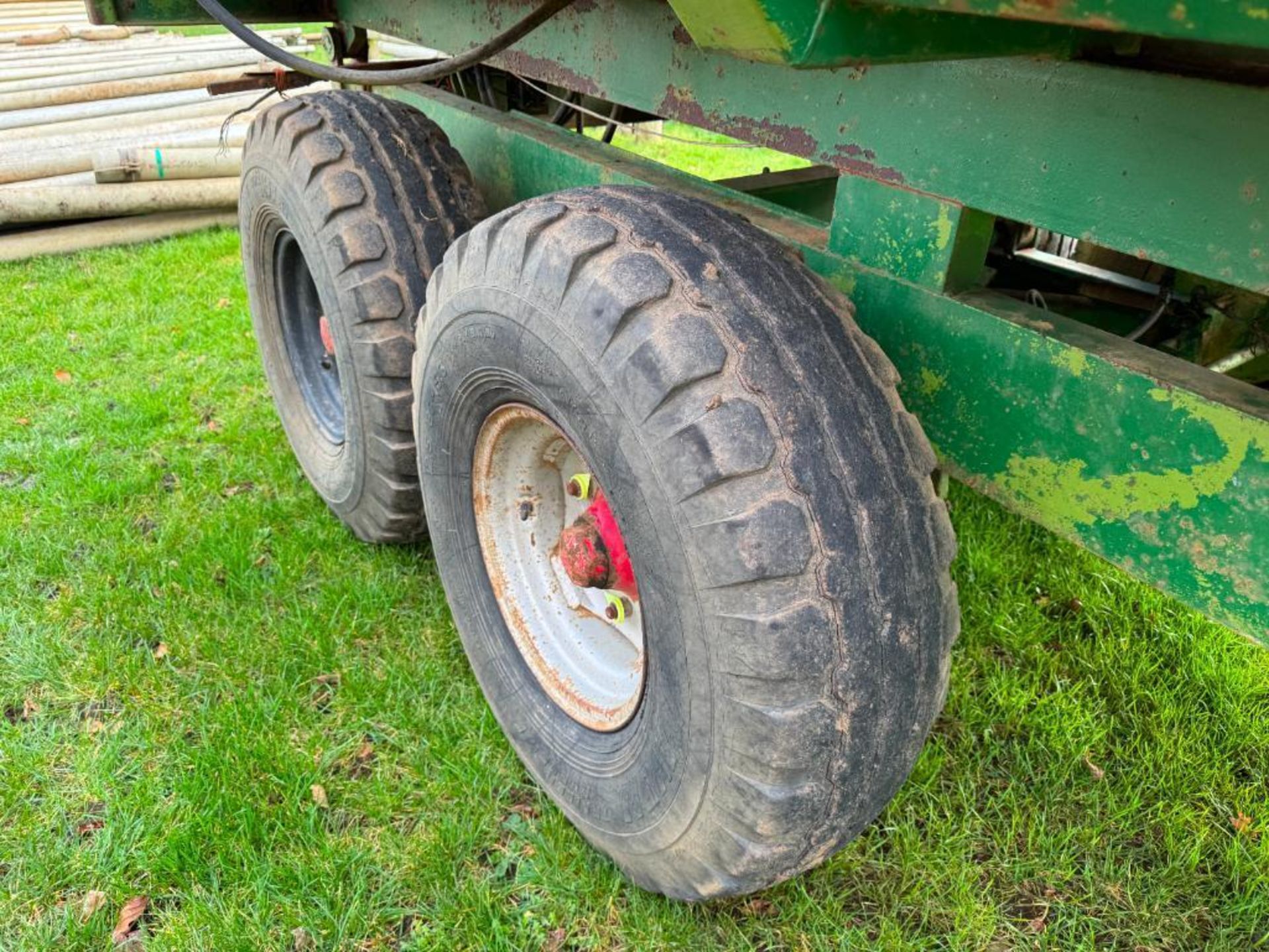 1980 ETC Engineering Hercules 9t twin axle root trailer with hydraulic tailgate and grain chute, twi - Image 9 of 14