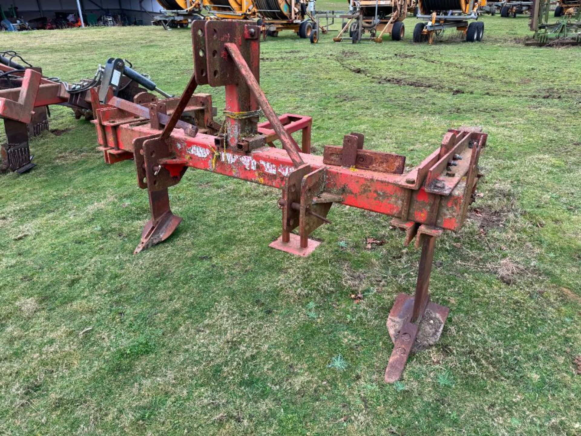 Low disturbance twin leg subsoiler with bout markers, linkage mounted - Bild 3 aus 3