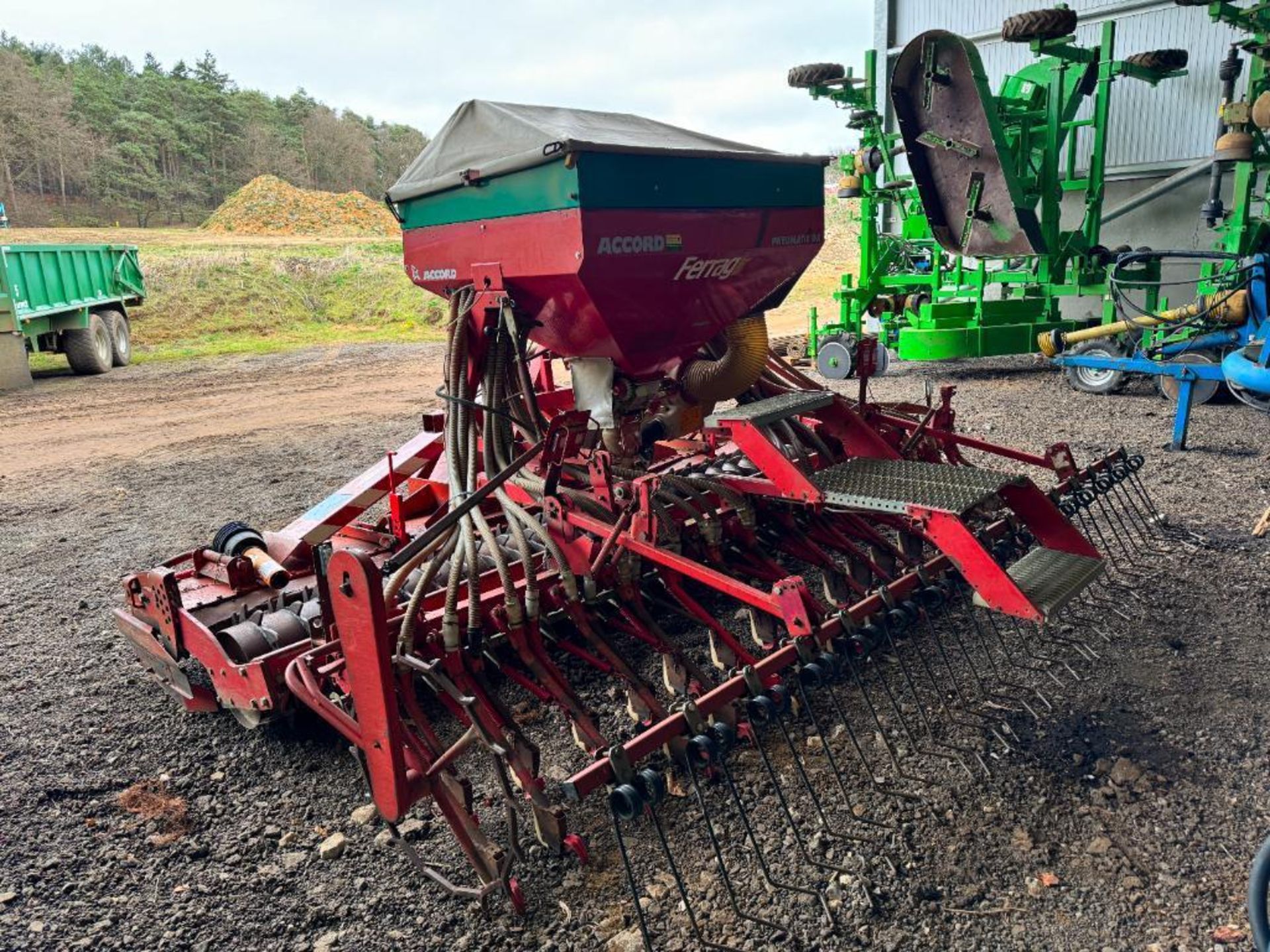 Accord Ferrag Pneumatic DA 4m combination drill with Kuhn 4m power harrow and rear following harrow, - Image 5 of 10