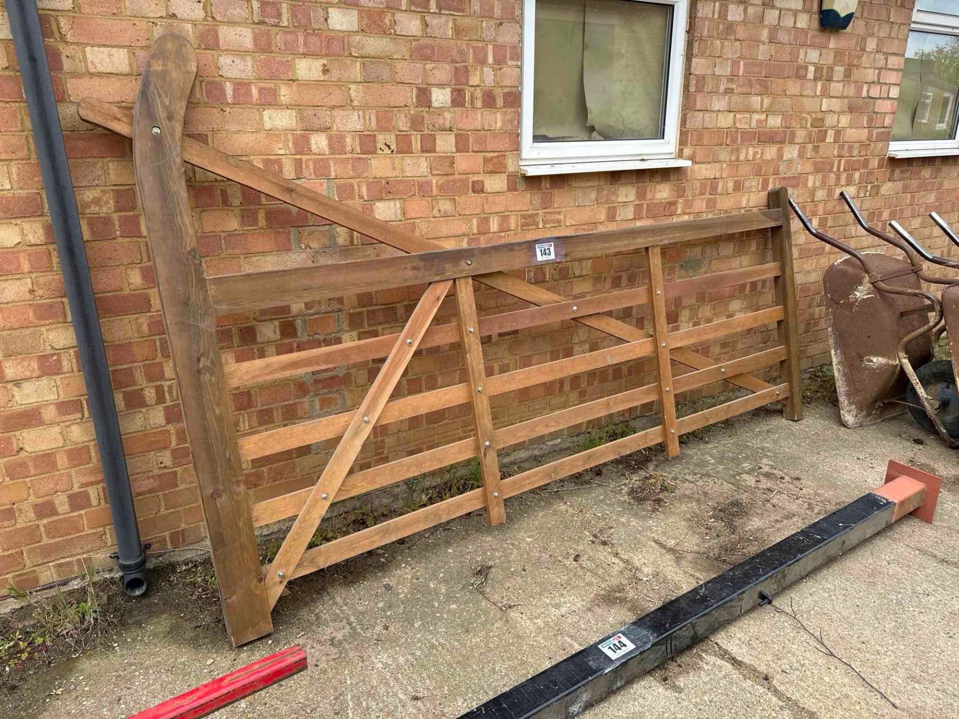 Wooden 3m gate - Image 2 of 2