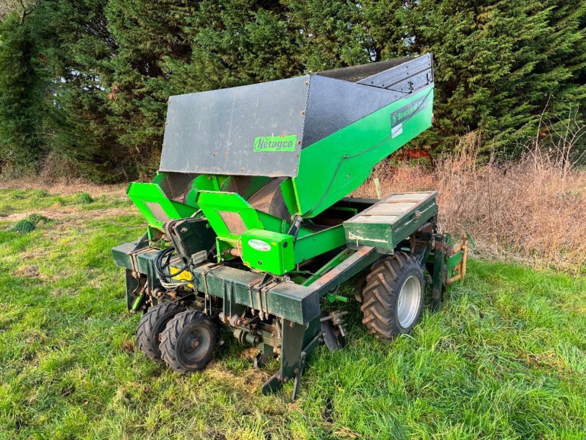 Miedema Structural 20 2row belt potato planter, linkage mounted NB: Control box and manual in office - Image 9 of 21