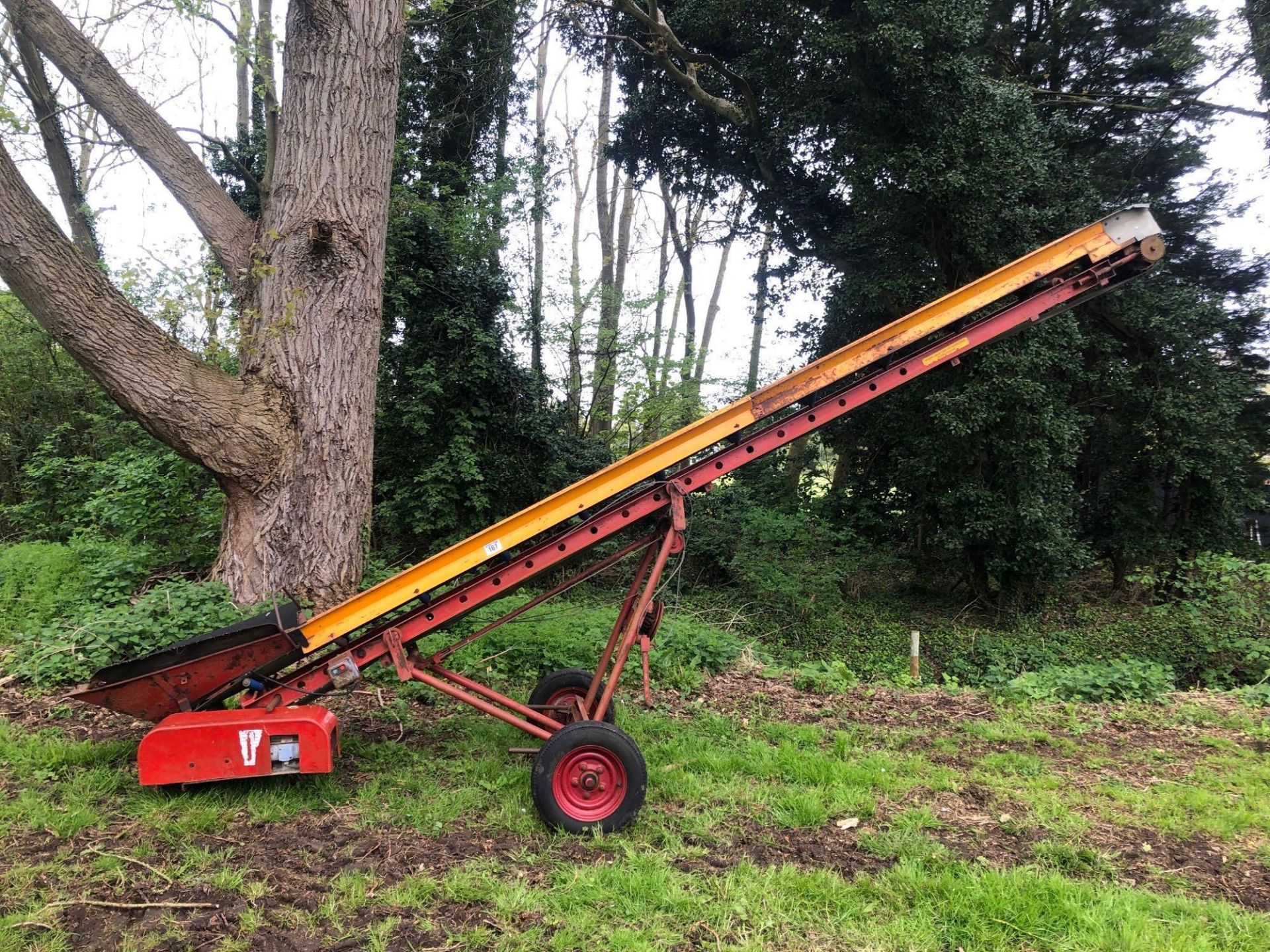 1977 Rekord elevator, 3phase, spares or repairs. Serial No: 51166577 NB: Manual in office