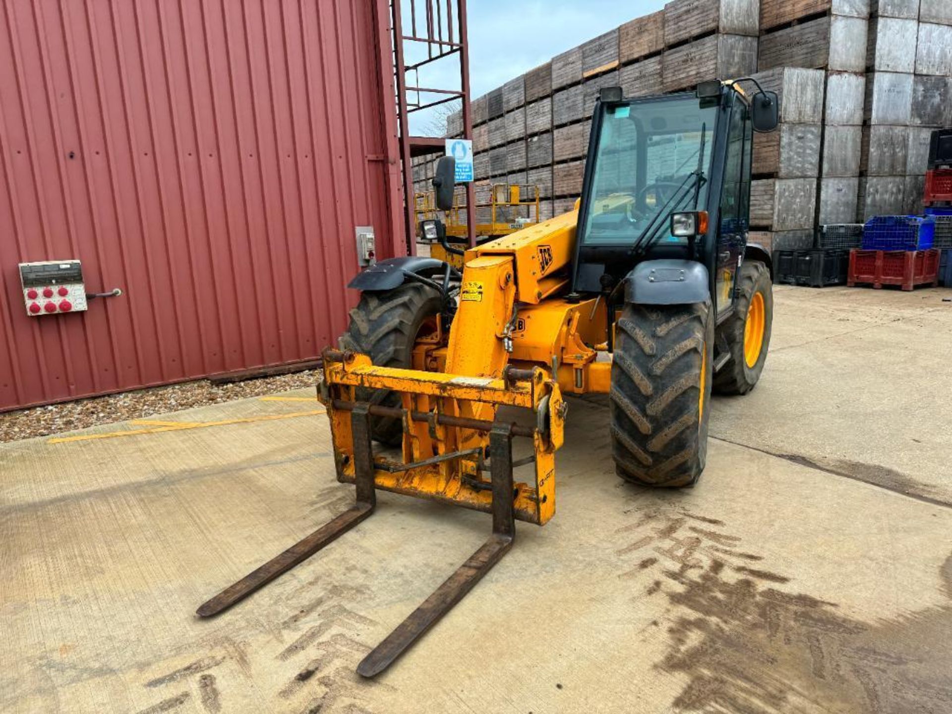 2004 JCB 526S Farm Special Loadall with Q-fit headstock and pallet tines, air conditioned cab and PU - Bild 4 aus 16