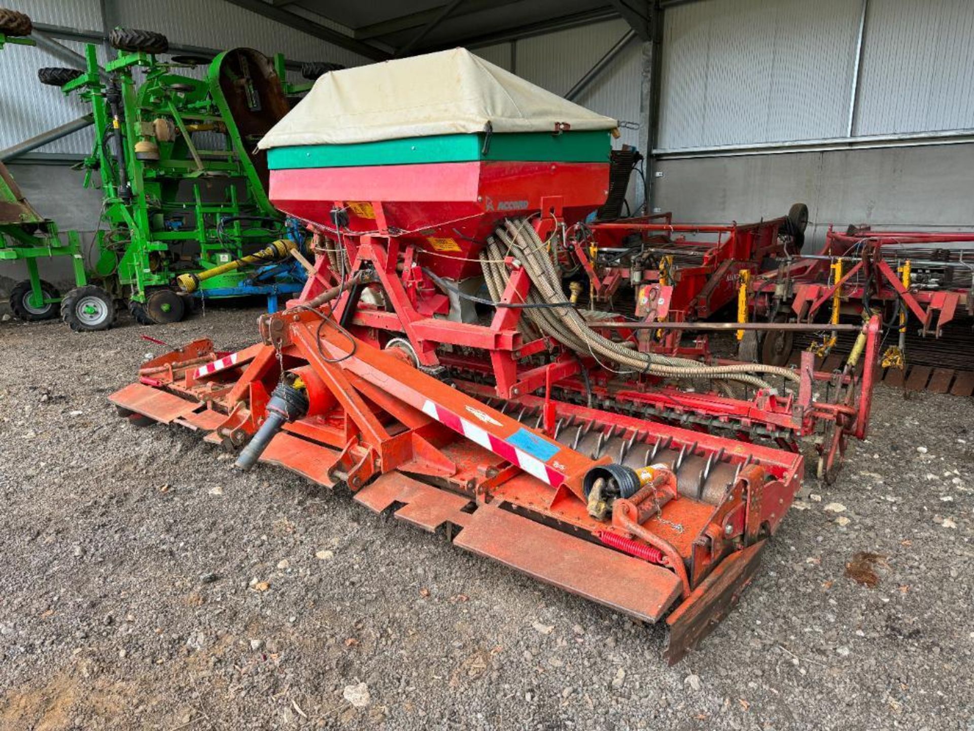 Accord Ferrag Pneumatic DA 4m combination drill with Kuhn 4m power harrow and rear following harrow, - Image 8 of 10