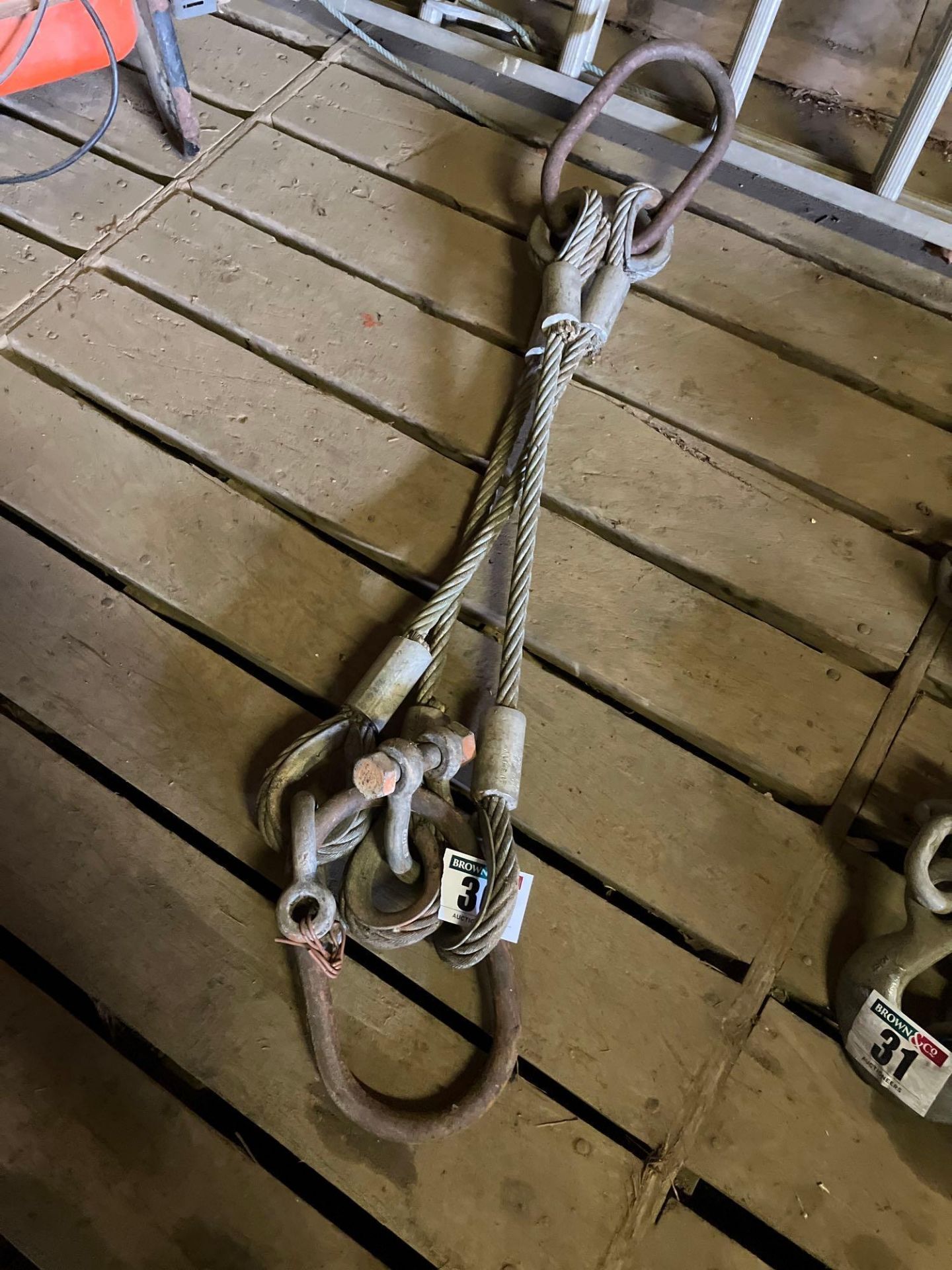 Lifting shackle