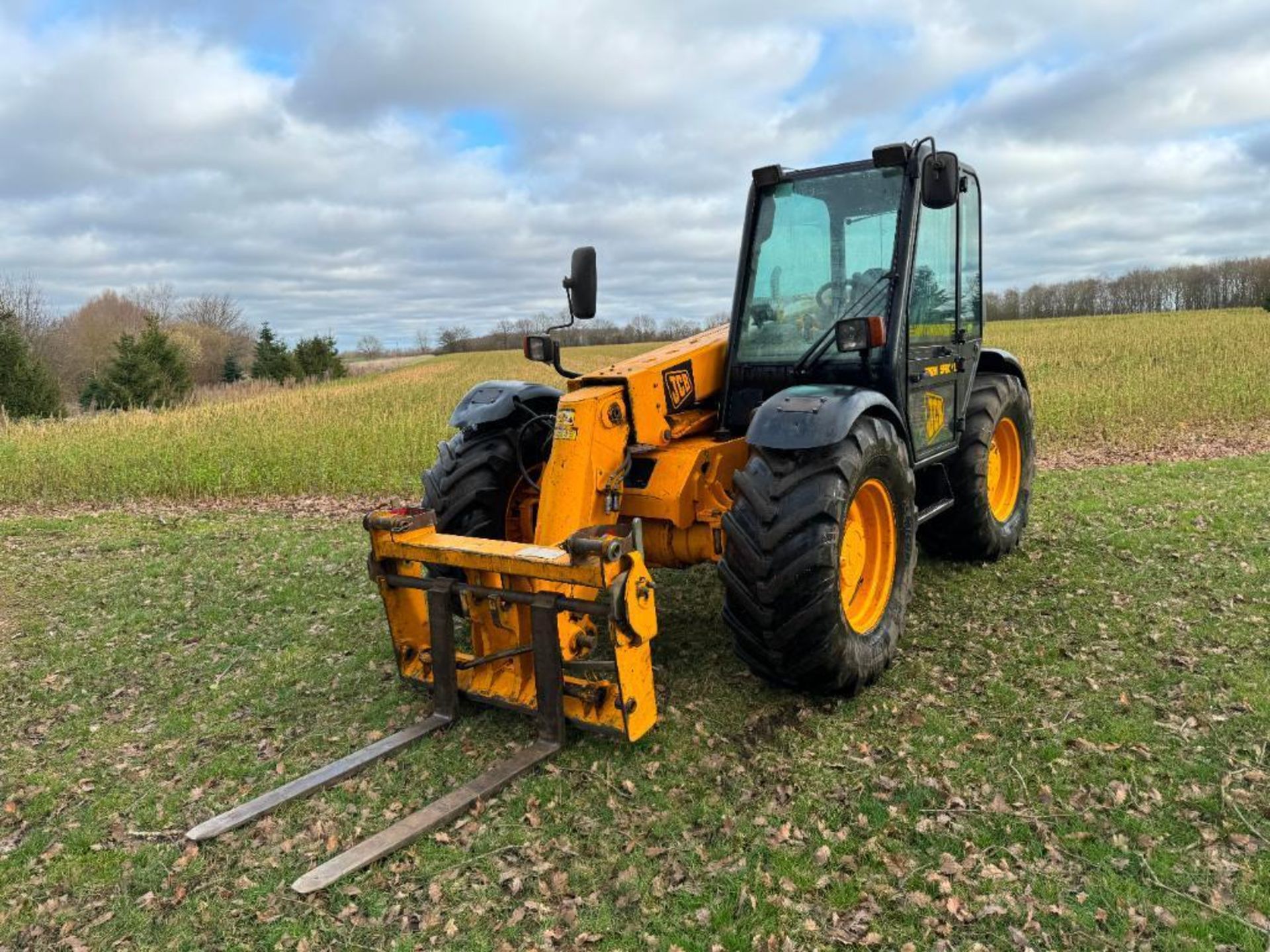 2002 JCB 526S Farm Special Loadall with Q-fit headstock and pallet tines, air conditioned cab and PU - Image 5 of 20