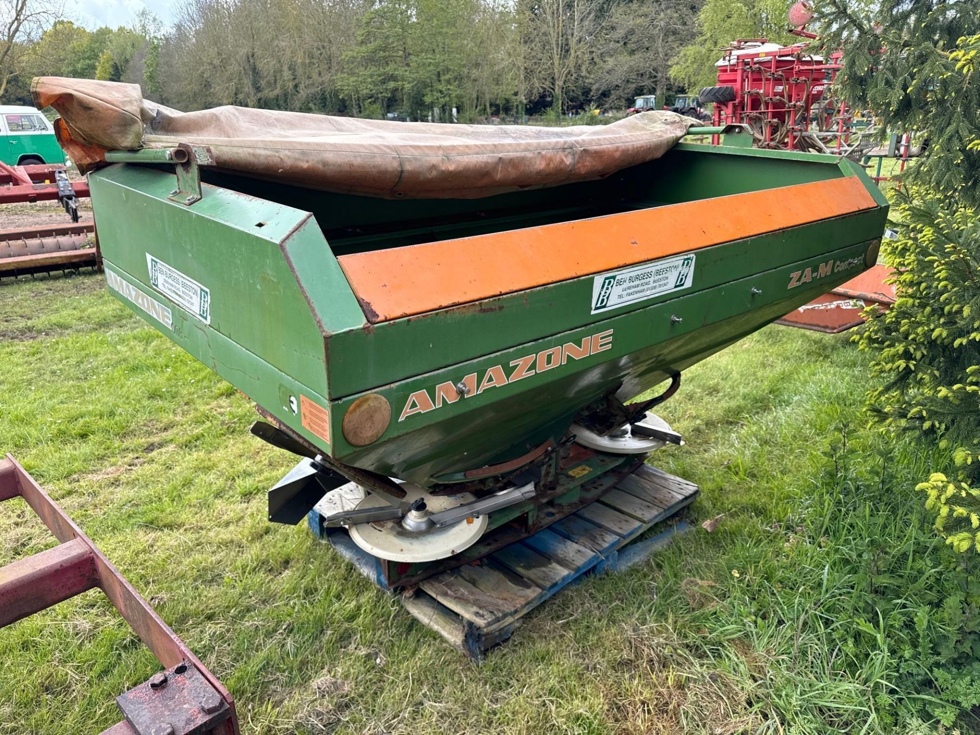 Amazone ZA-M Compact 24m twin disc fertiliser spreader. Serial No: 69003544 NB: Manual in office - Image 2 of 3
