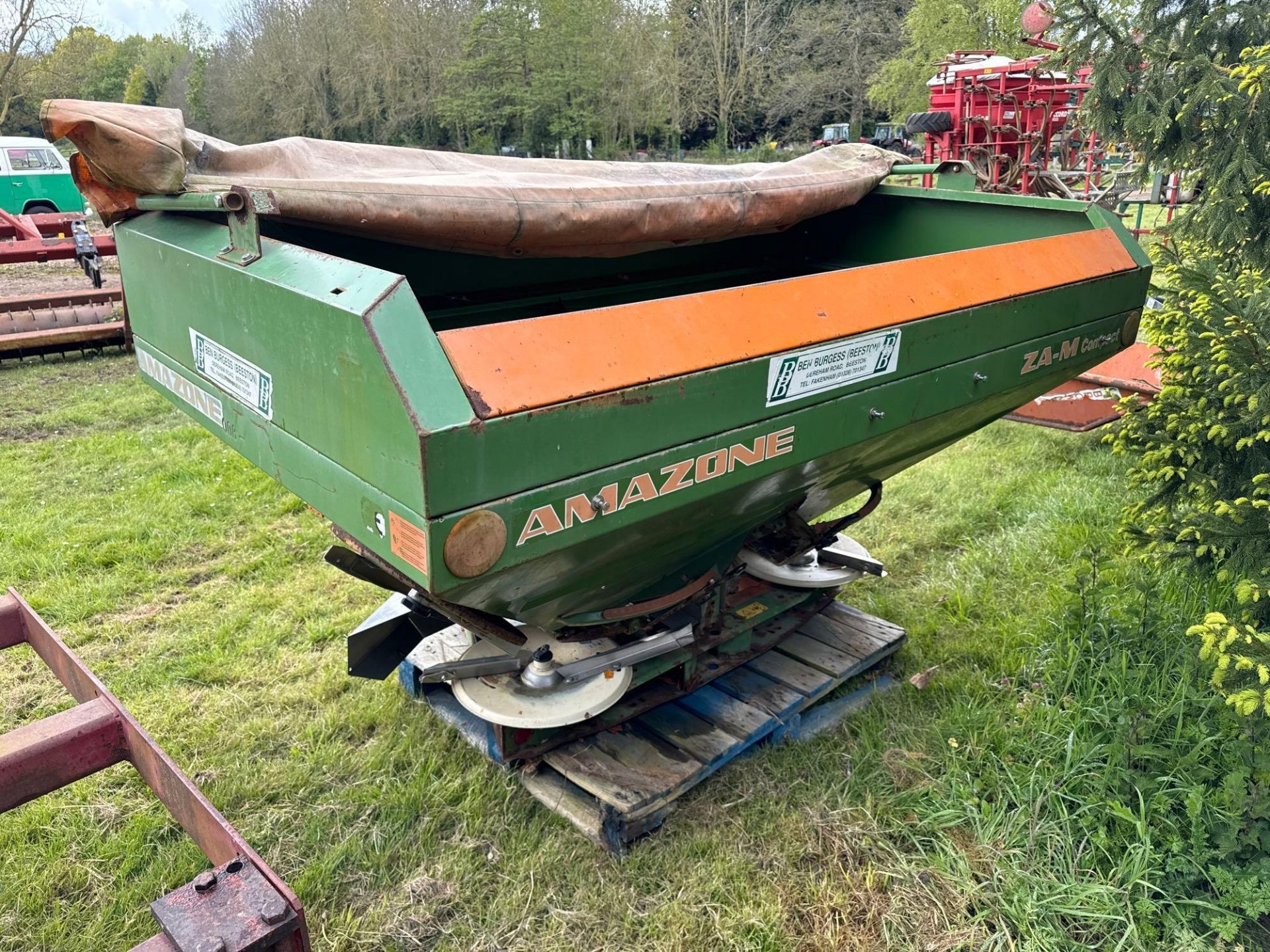 Amazone ZA-M Compact 24m twin disc fertiliser spreader. Serial No: 69003544 NB: Manual in office - Bild 2 aus 3