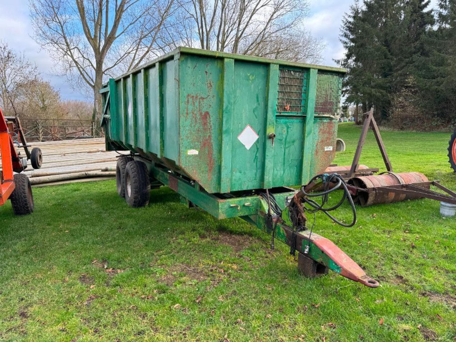 1980 ETC Engineering Hercules 9t twin axle root trailer with hydraulic tailgate and grain chute, twi - Image 6 of 14