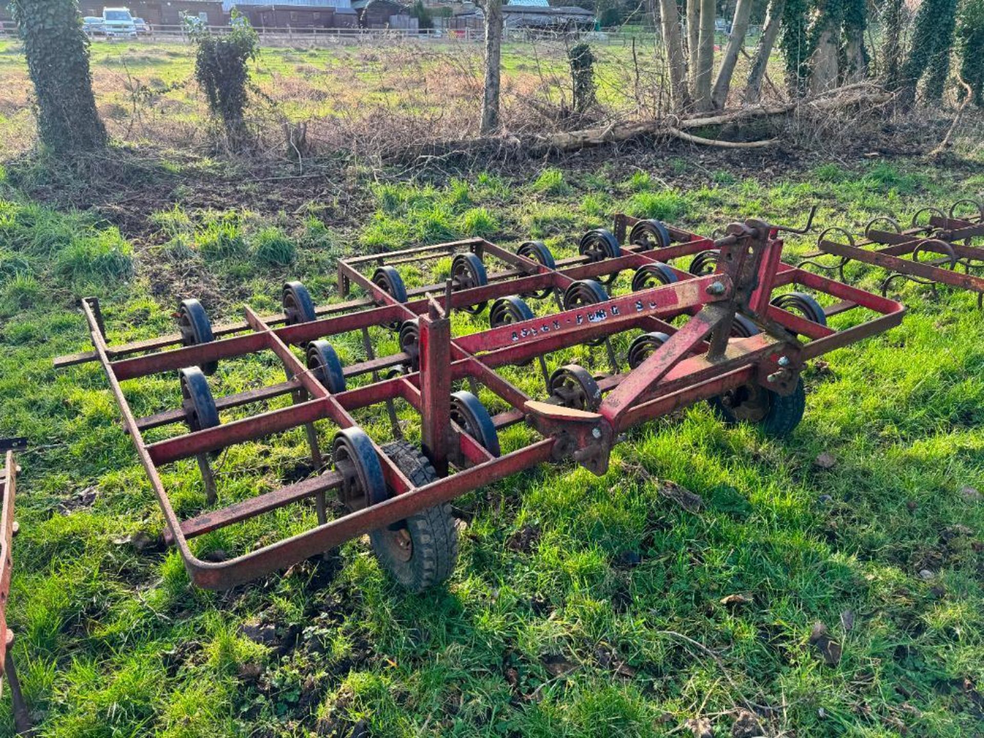 Massey Ferguson 39 10ft springtine cultivator, linkage mounted. Serial No: 44708 - Image 2 of 4