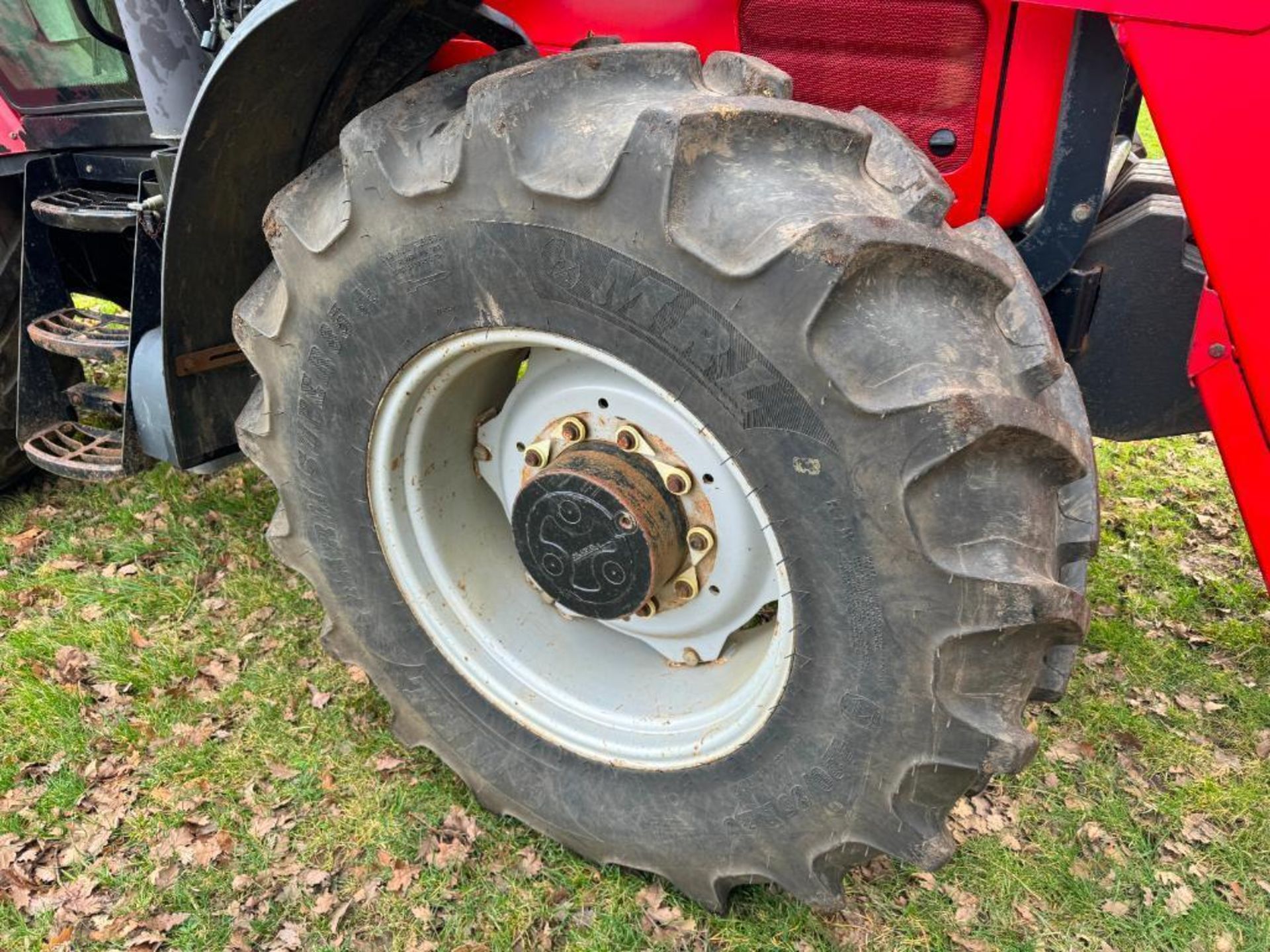 2005 Massey Ferguson 6480 Dynashift 4wd 40kph tractor with 3 manual spools, 10No front wafer weights - Image 20 of 26