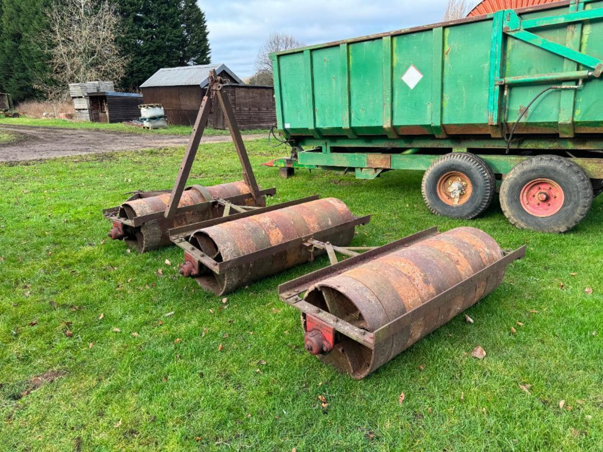 3No 5ft cast iron flat rolls suited to onion configuration with spare ring - Image 4 of 5