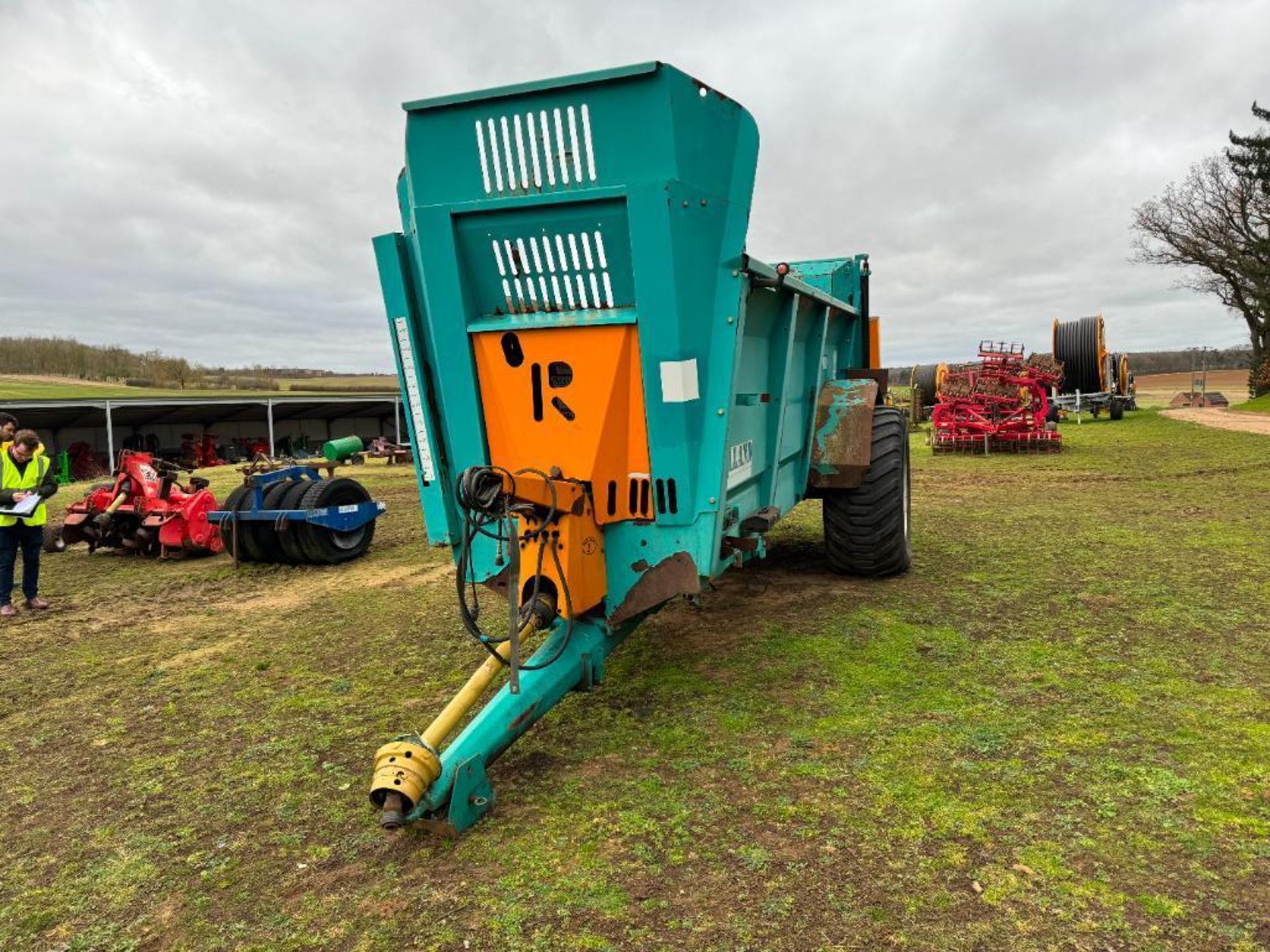2007 Rolland V2-160 single axle rear discharge manure spreader with horizontal beaters, slurry door - Image 10 of 20