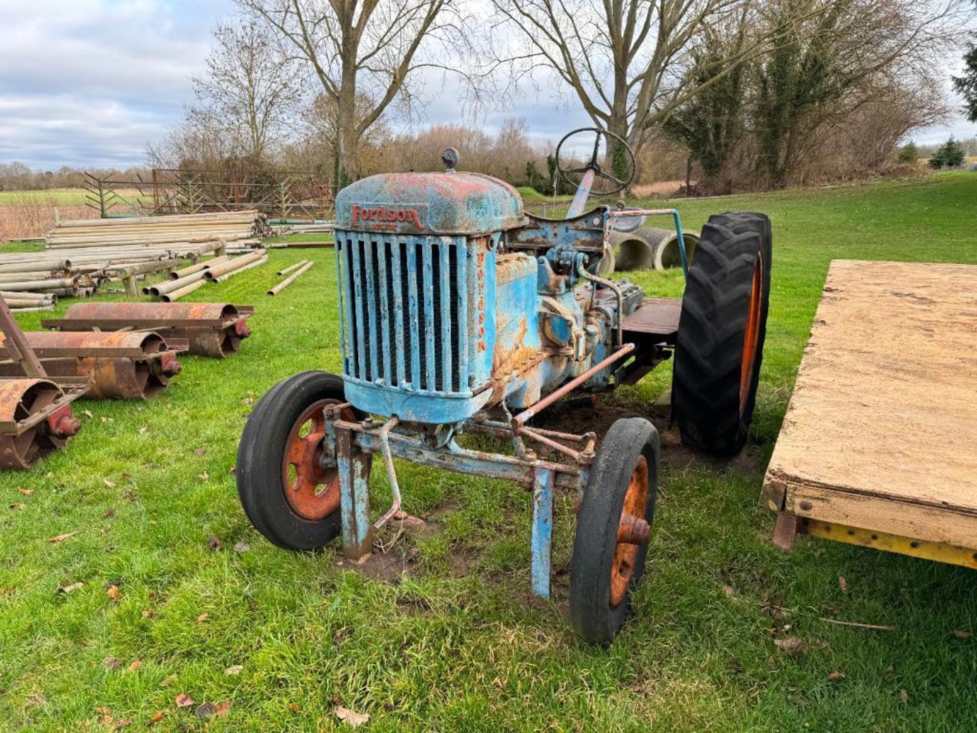 Fordson Major 2wd petrol/parafin tractor on 11-36 rear wheels and tyres, no tank, spares or repair ( - Image 2 of 7