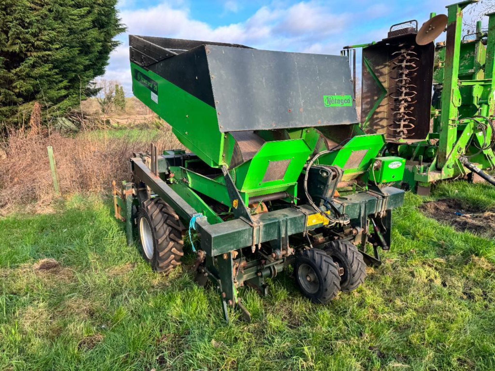 Miedema Structural 20 2row belt potato planter, linkage mounted NB: Control box and manual in office - Image 4 of 21