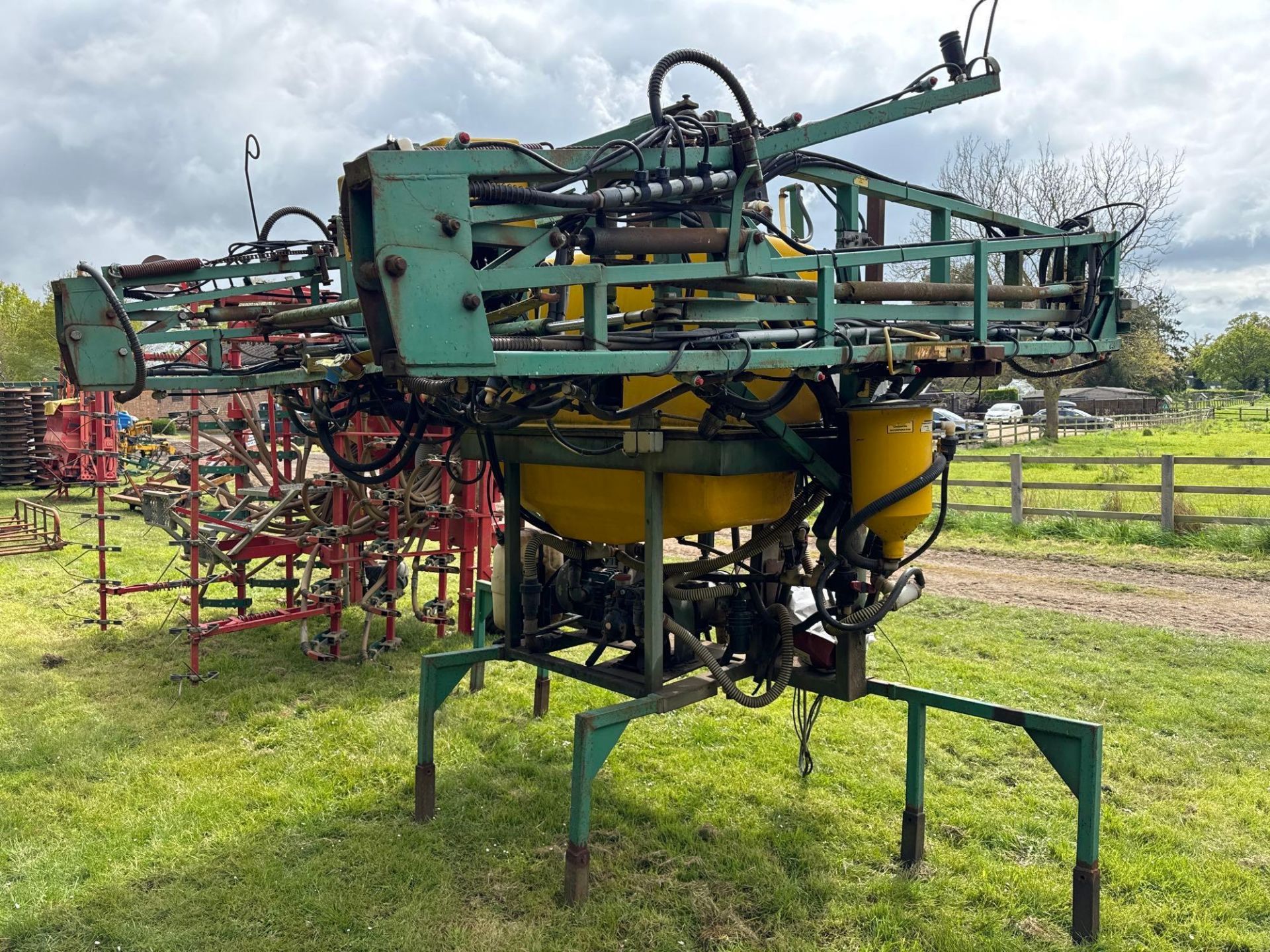Cleanacres Airflow 18m mounted sprayer with hydraulic lift arms and booms 1000l spray tank with indu - Bild 3 aus 5