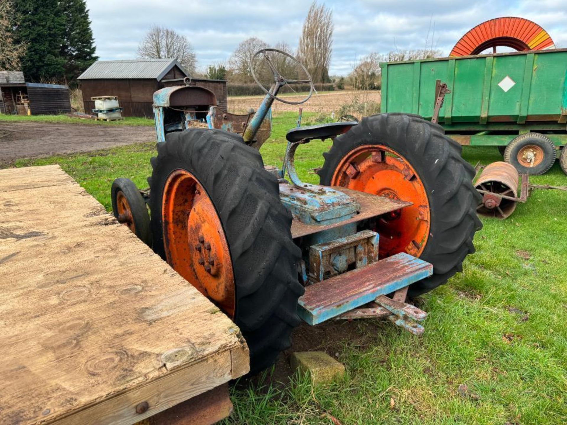 Fordson Major 2wd petrol/parafin tractor on 11-36 rear wheels and tyres, no tank, spares or repair ( - Image 5 of 7