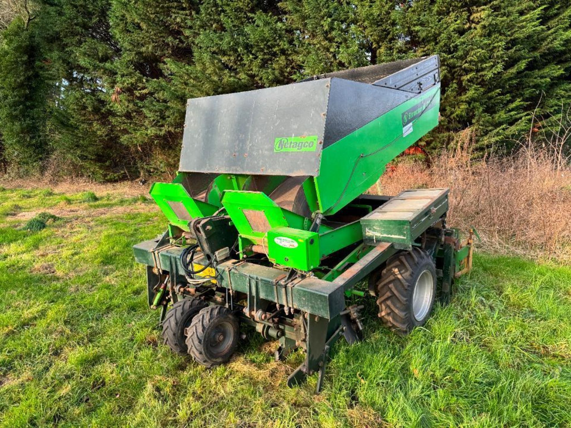 Miedema Structural 20 2row belt potato planter, linkage mounted NB: Control box and manual in office - Image 19 of 21