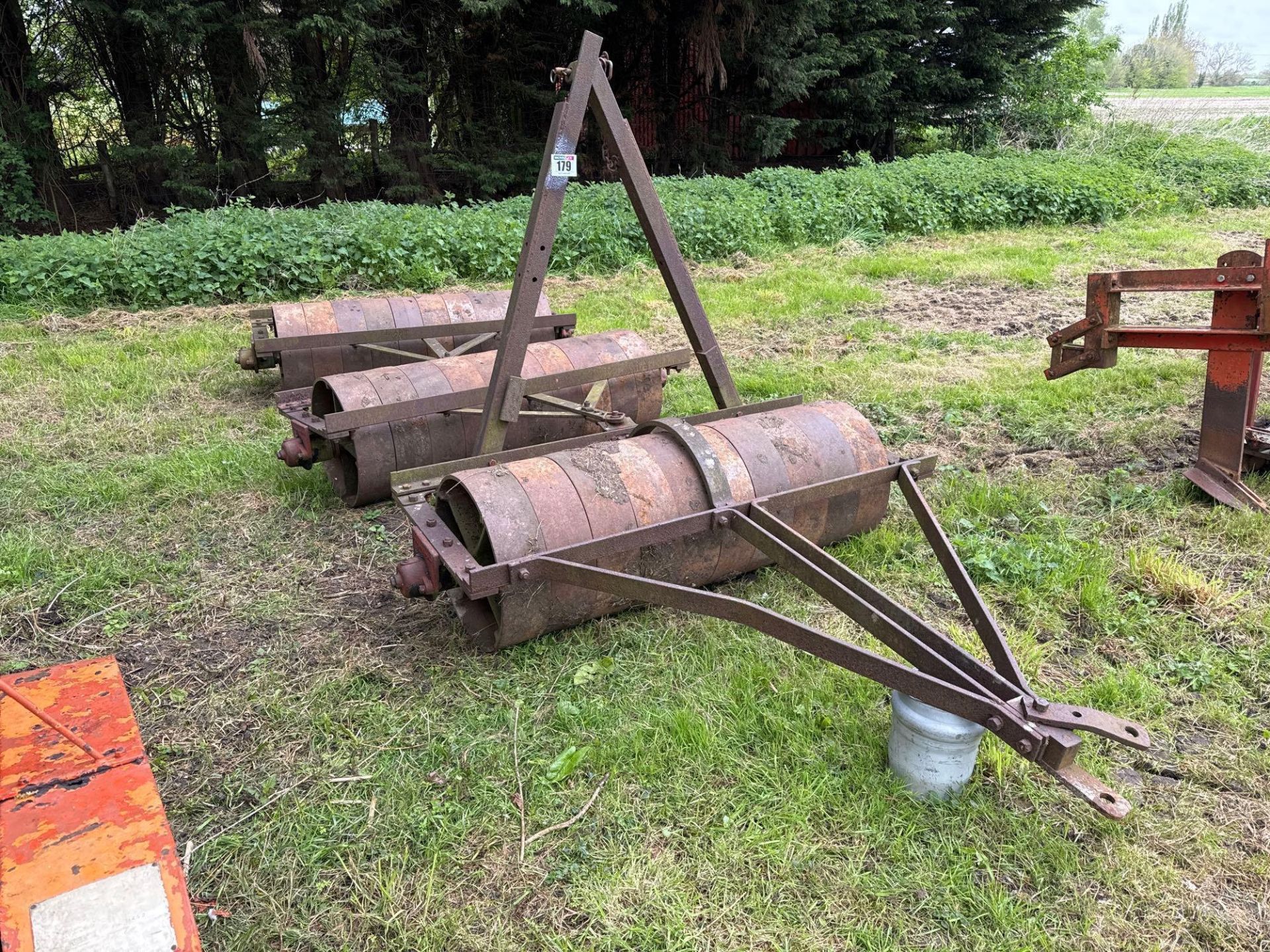 3No 5ft cast iron flat rolls suited to onion configuration with spare ring