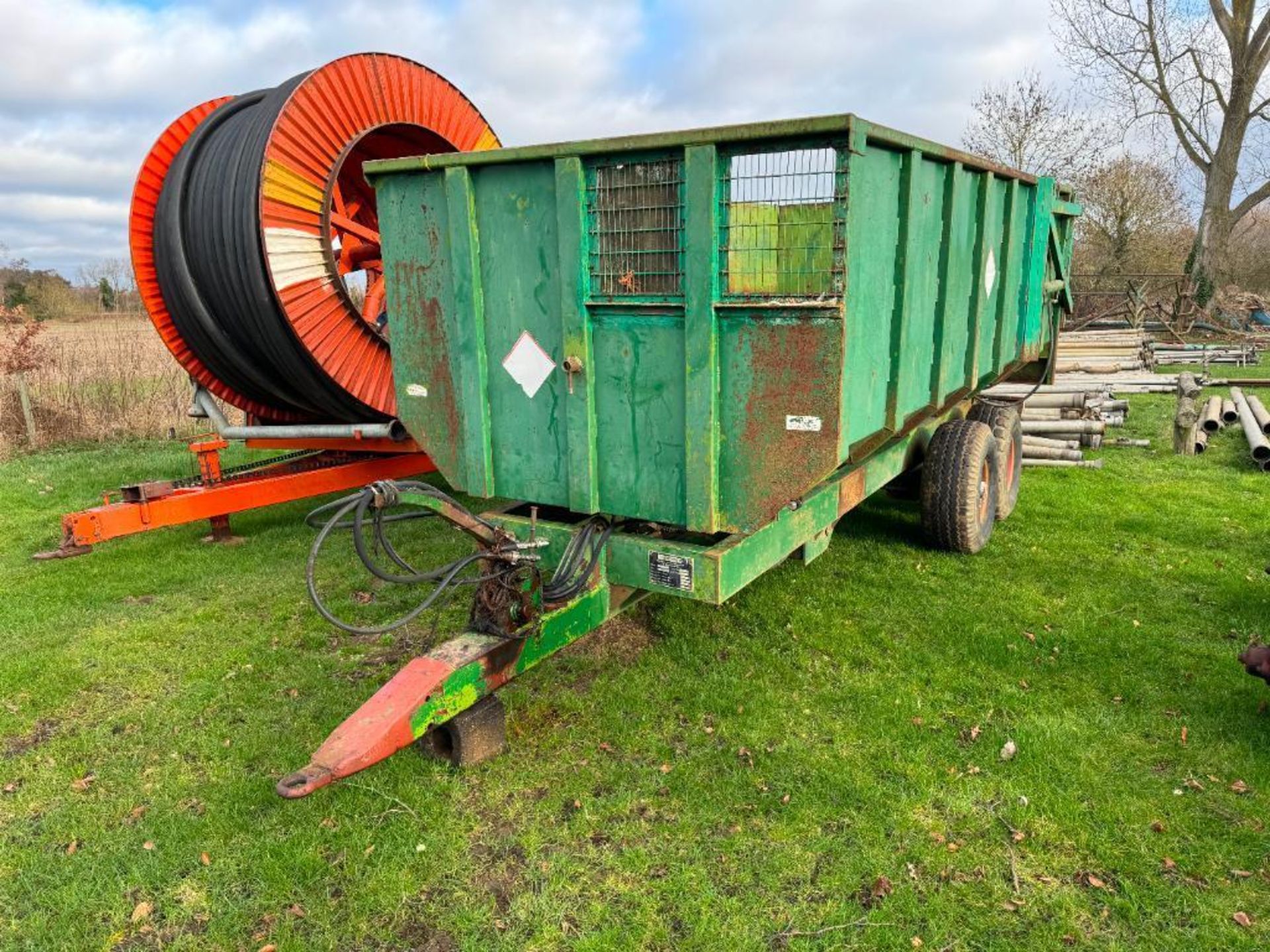 1980 ETC Engineering Hercules 9t twin axle root trailer with hydraulic tailgate and grain chute, twi - Image 2 of 14