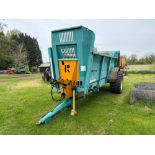 2007 Rolland V2-160 single axle rear discharge manure spreader with horizontal beaters, slurry door