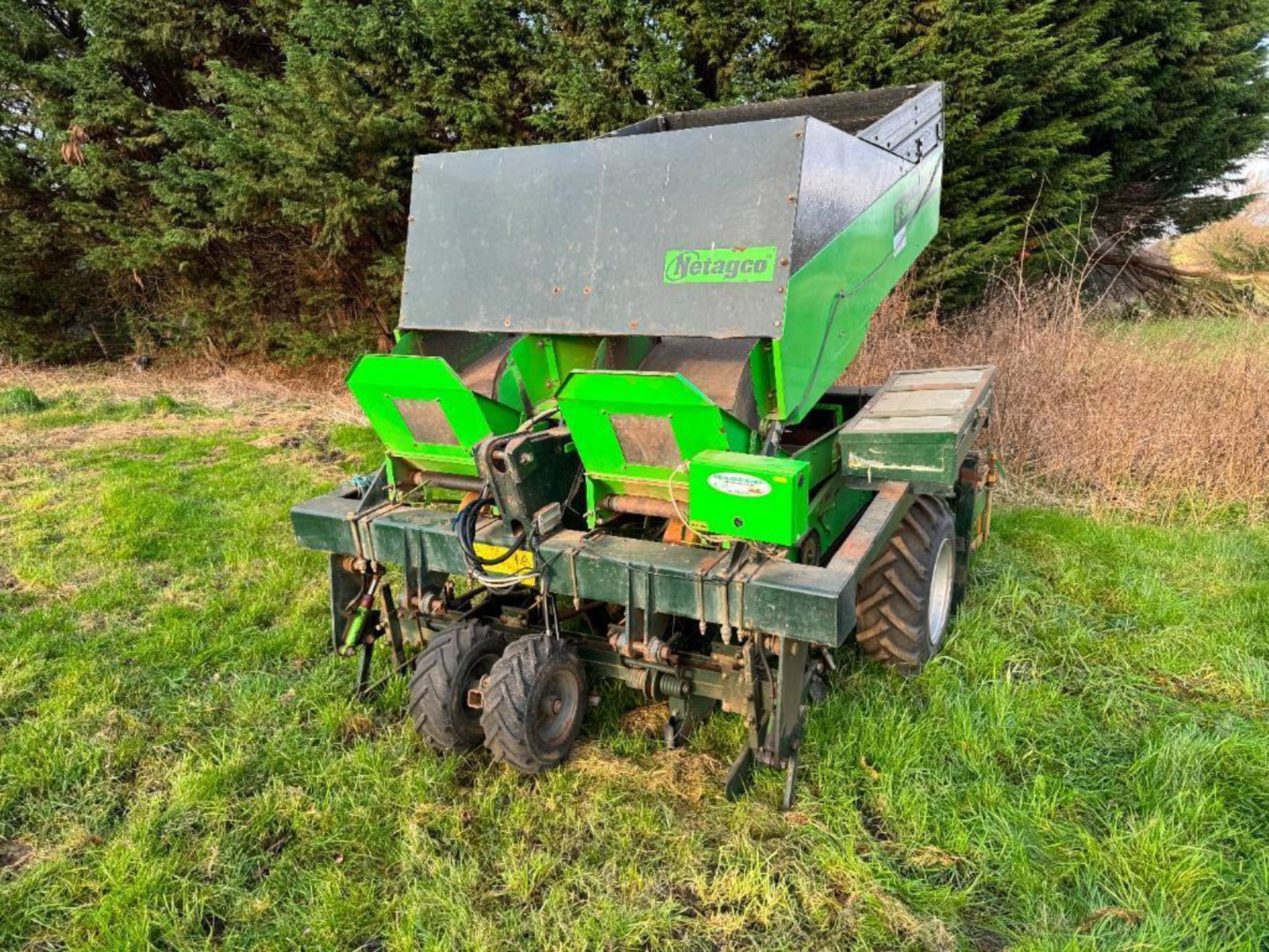 Miedema Structural 20 2row belt potato planter, linkage mounted NB: Control box and manual in office - Image 6 of 21