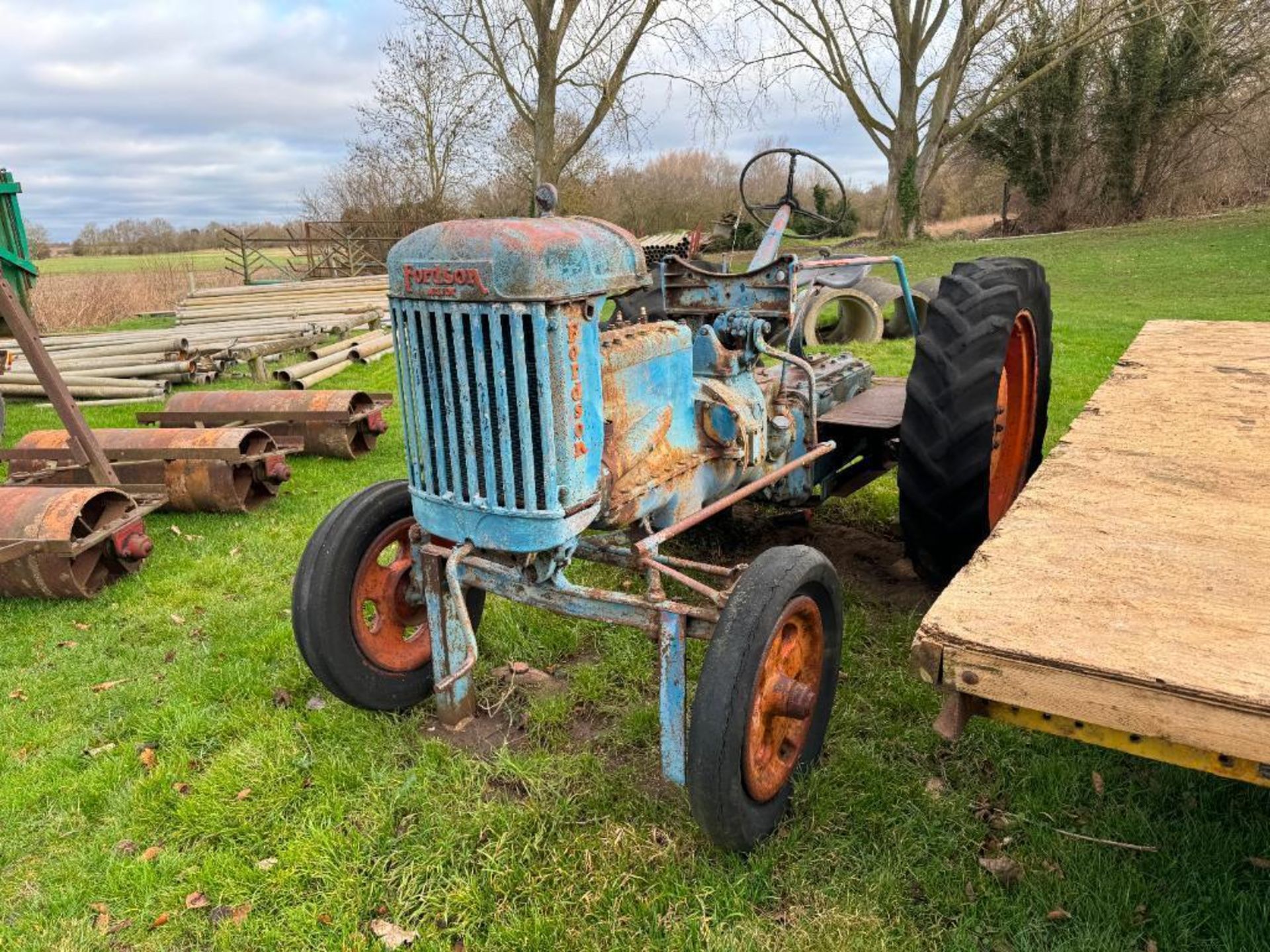 Fordson Major 2wd petrol/parafin tractor on 11-36 rear wheels and tyres, no tank, spares or repair ( - Image 3 of 7