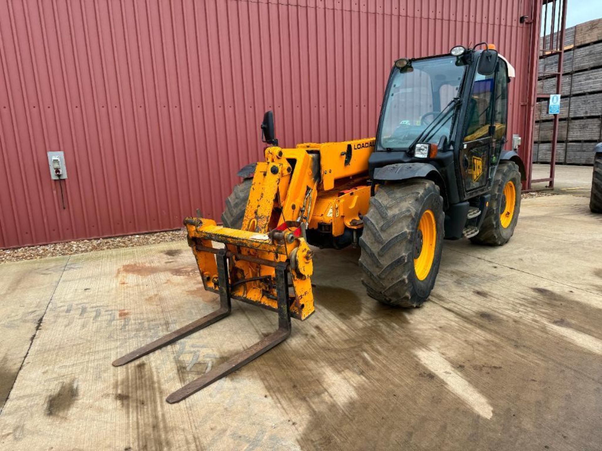 2008 JCB 531-70 Agri-Super Loadall with Q-fit headstock, air conditioned cab and pallet tines on Mic - Image 4 of 16