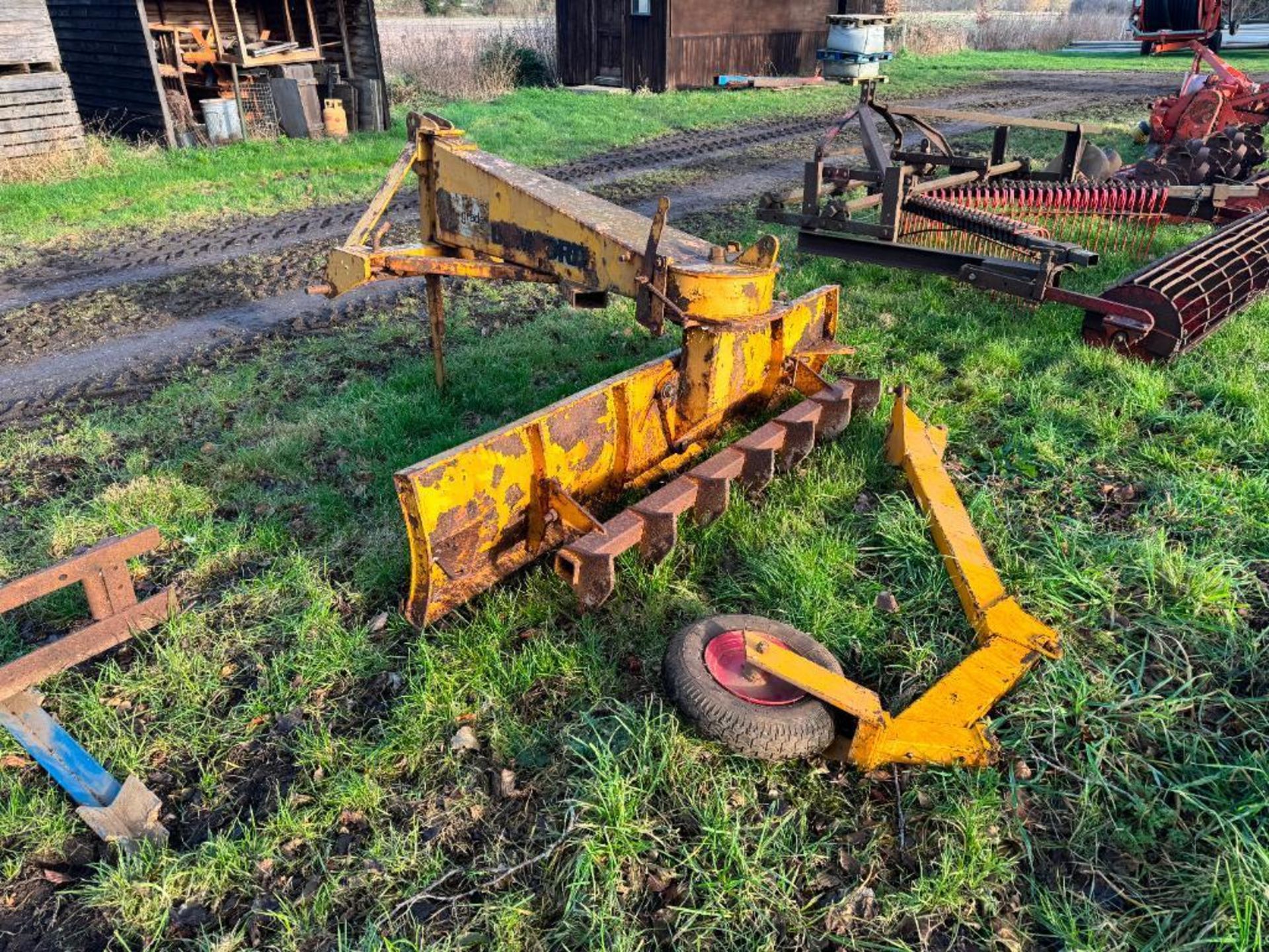 Bomford 2m grader, linkage mounted NB: Manual in office. - Image 3 of 4