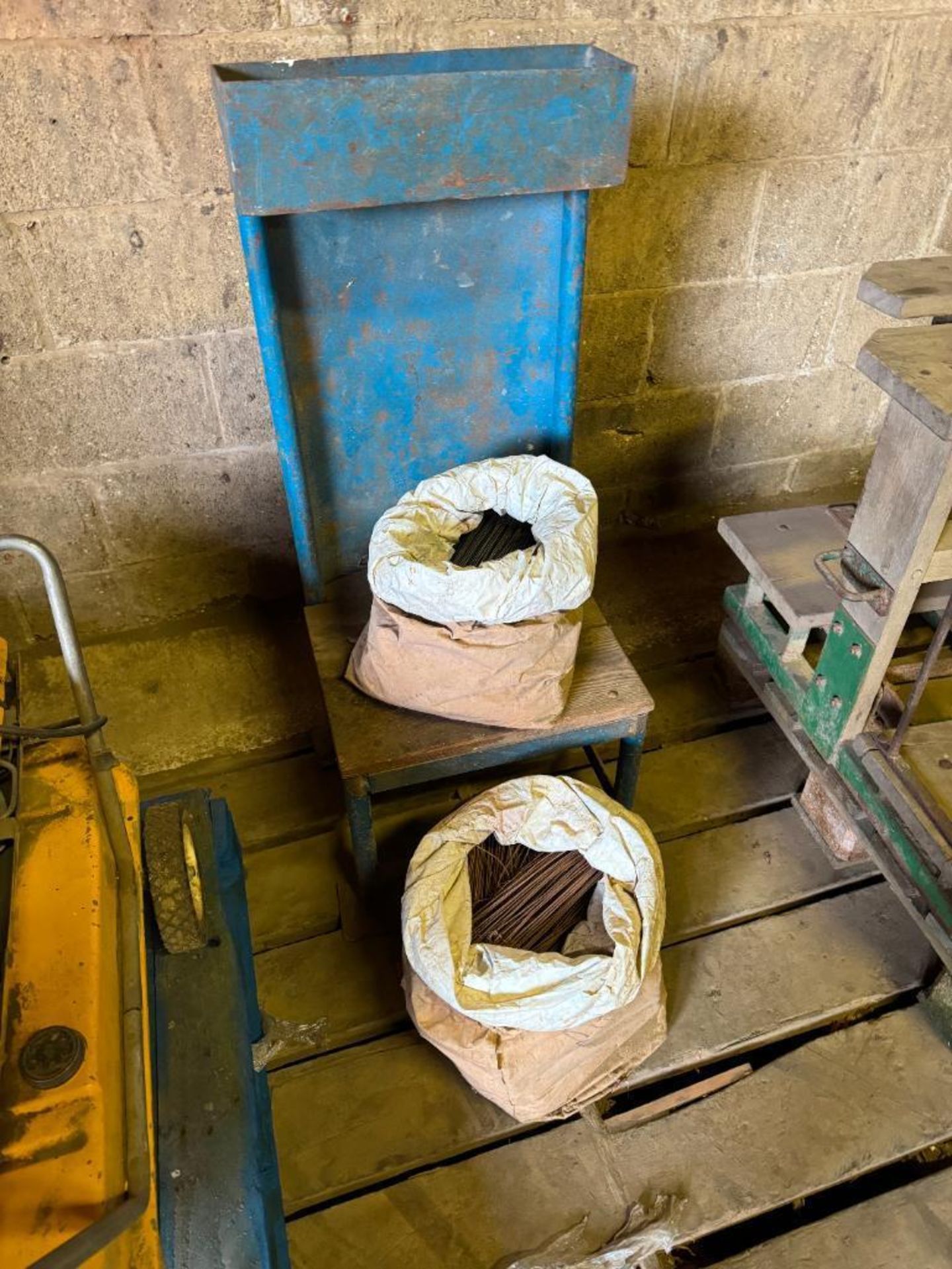 Potato bagging stand with potato ties - Image 2 of 2