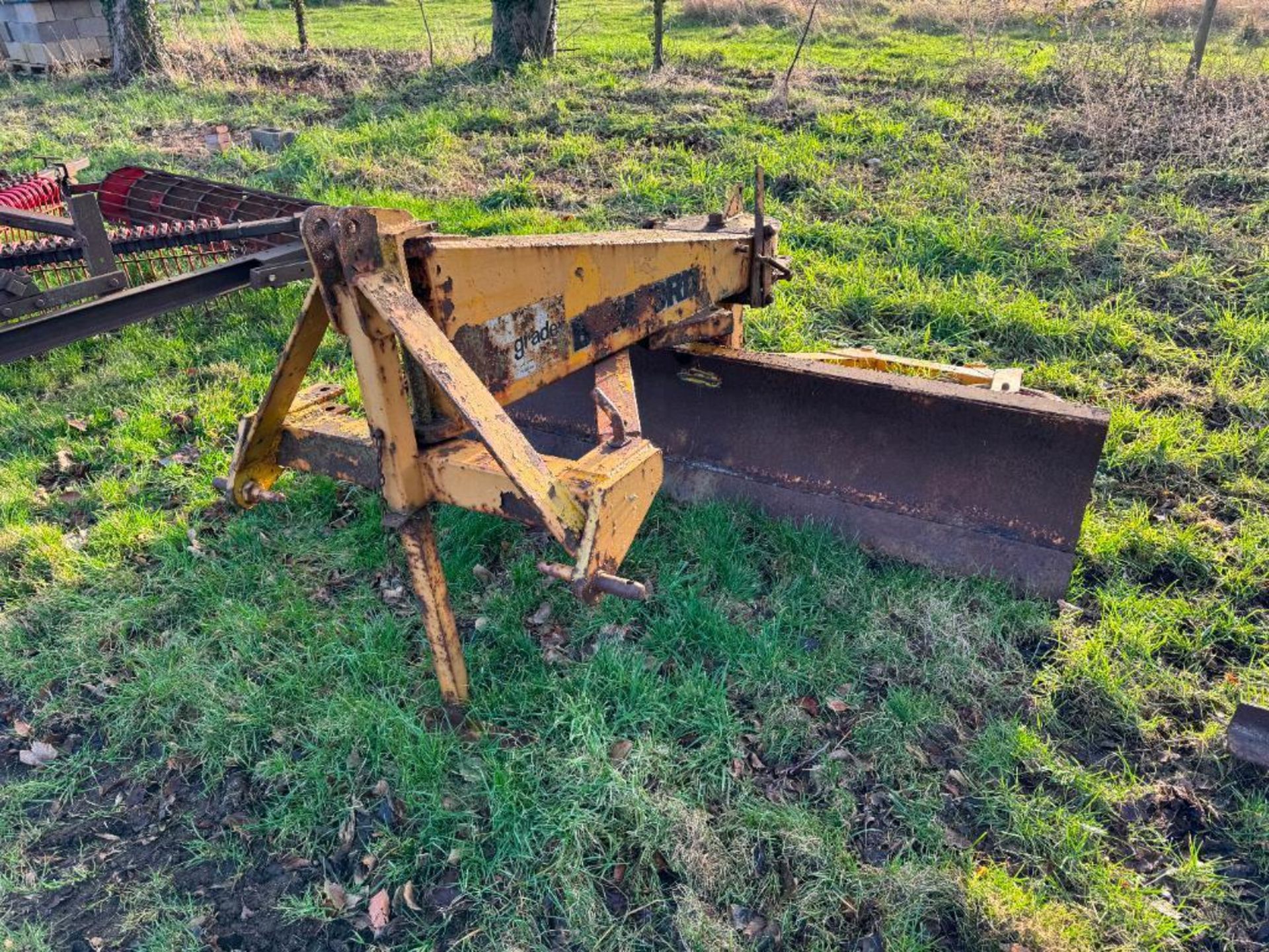 Bomford 2m grader, linkage mounted NB: Manual in office. - Image 2 of 4