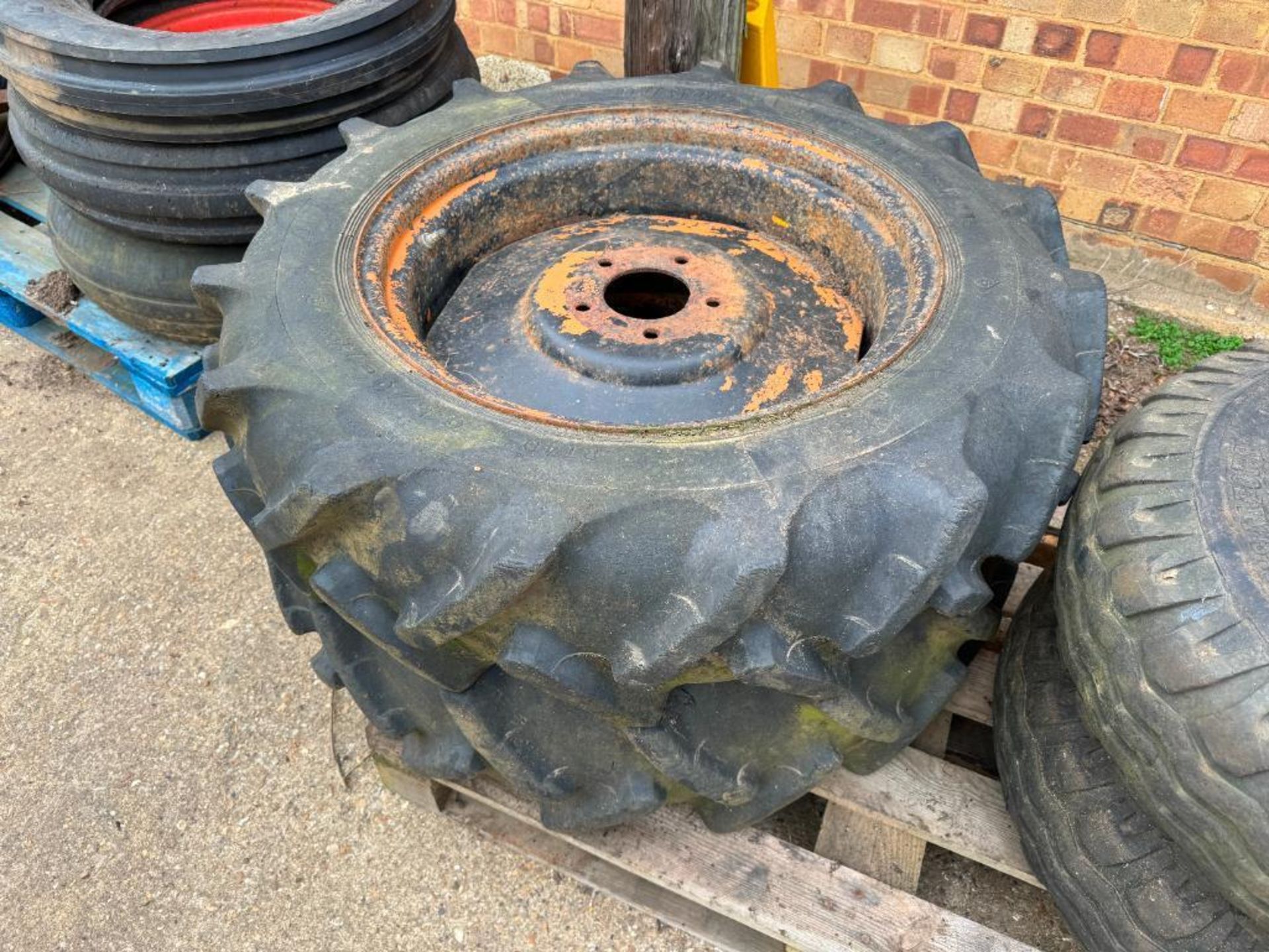 Pair Dunlop Fieldmaster 9.5/9-24 drill wheels and tyres - Image 2 of 2