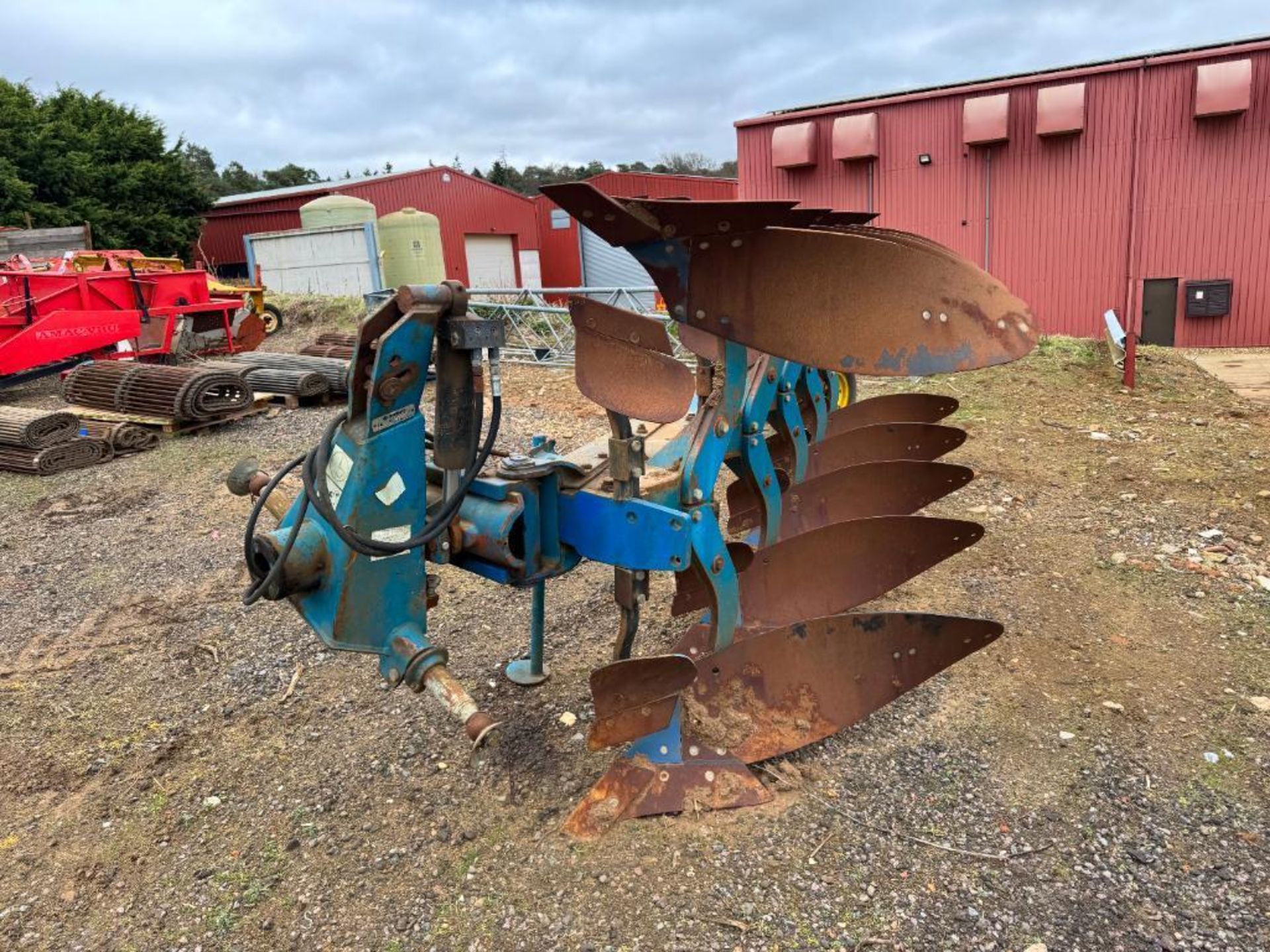 Overum CX590F 5f reversible plough with skimmers, hydraulic vari-width. Serial No: 96 264201 - Image 9 of 9