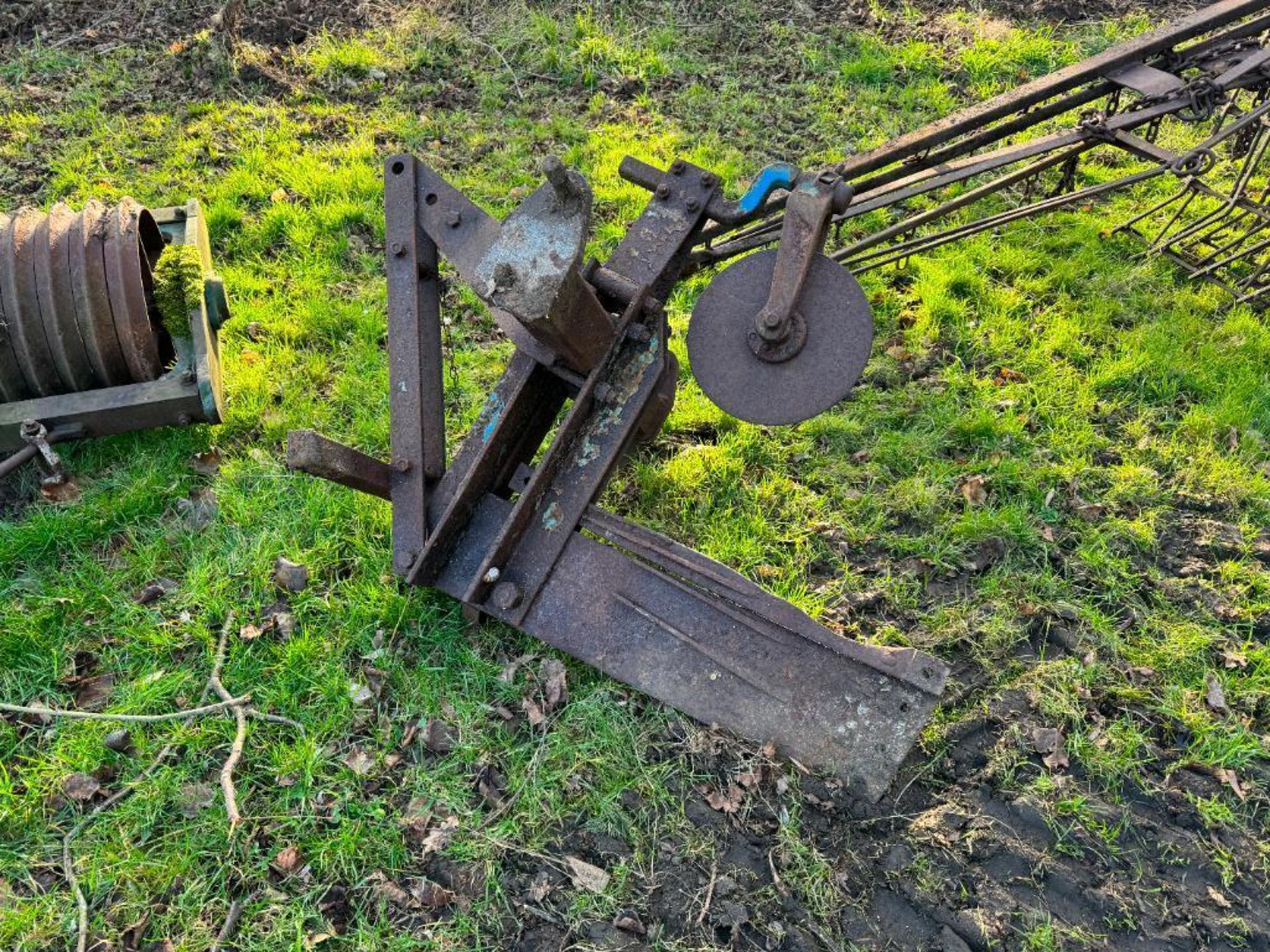 Ransomes single leg subsoiler with disc wheel, linkage mounted, no shoe - Image 2 of 2