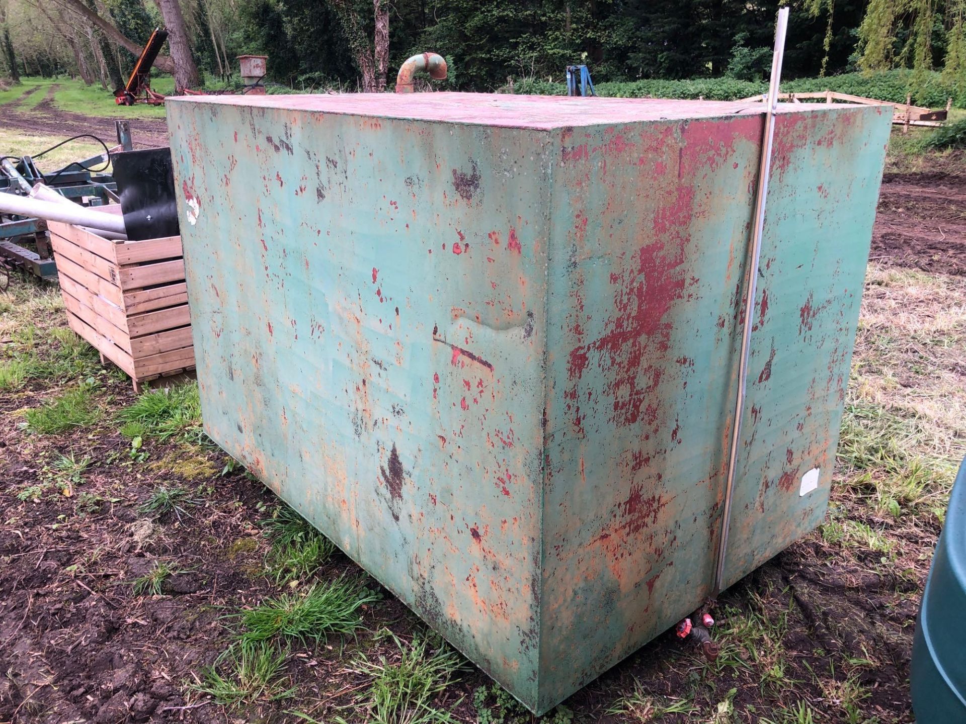 Metal oil tank with sight gauge - Image 2 of 2