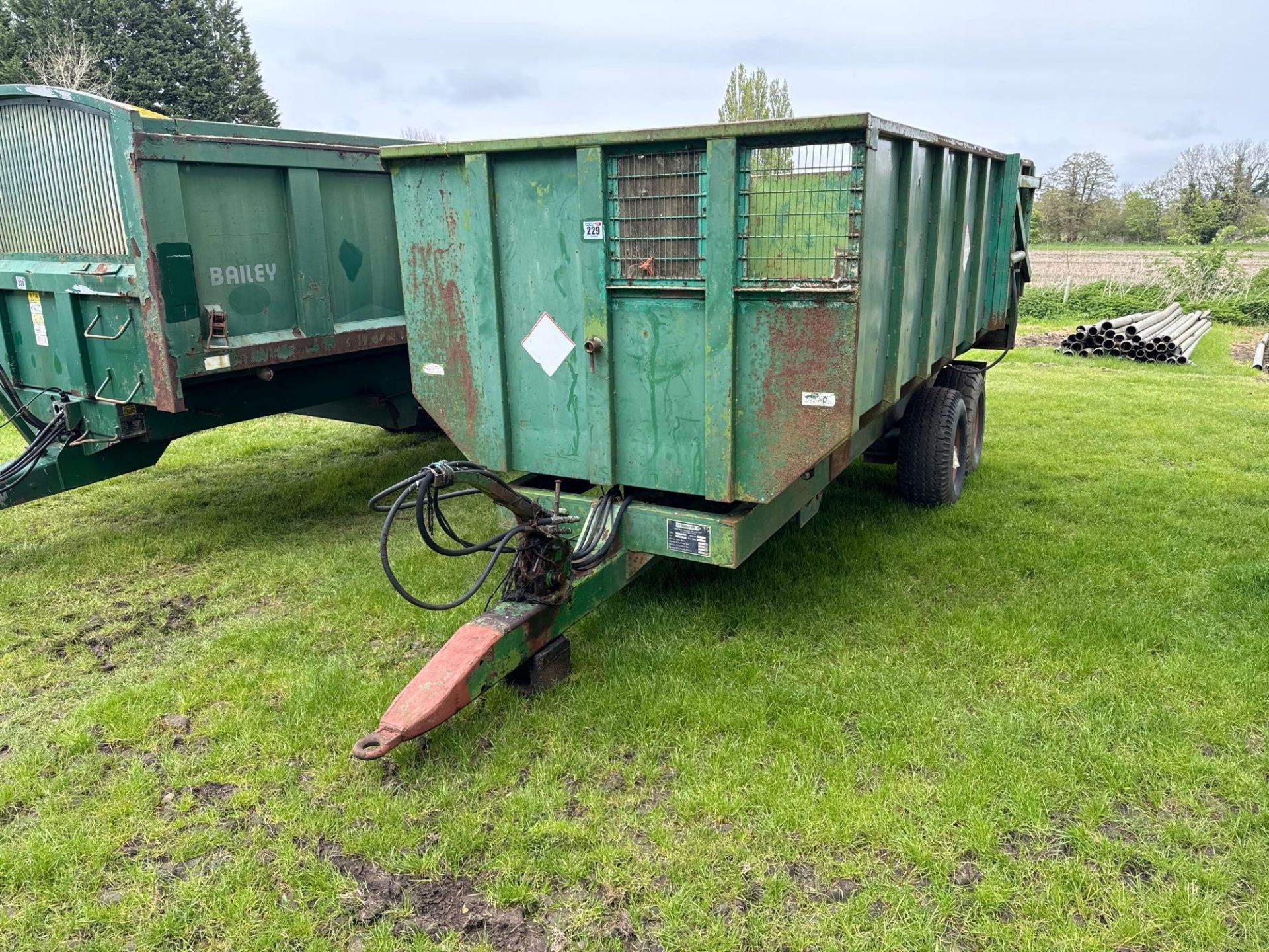 1980 ETC Engineering Hercules 9t twin axle root trailer with hydraulic tailgate and grain chute, twi