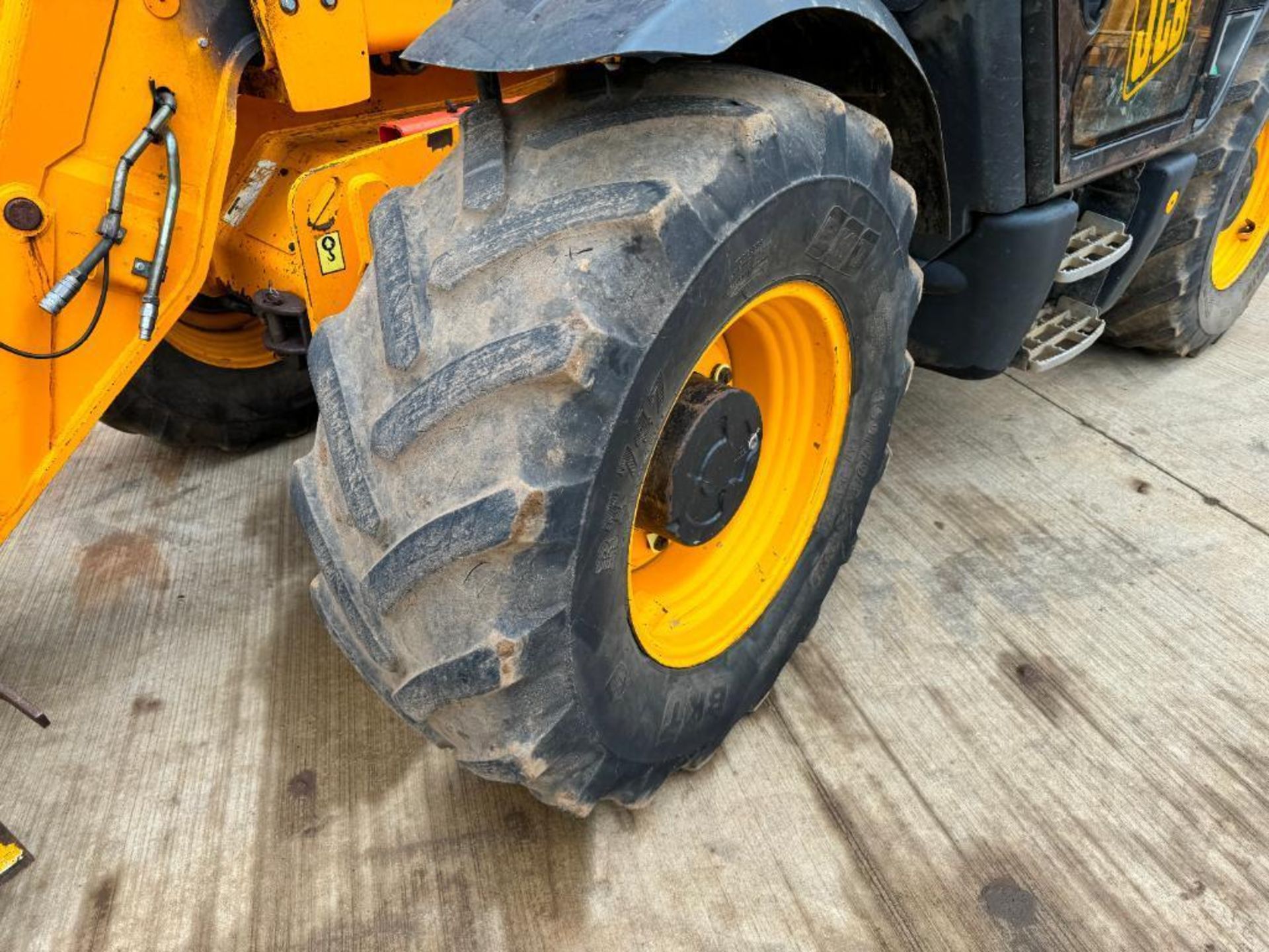 2008 JCB 531-70 Agri-Super Loadall with Q-fit headstock, air conditioned cab and pallet tines on Mic - Bild 6 aus 16