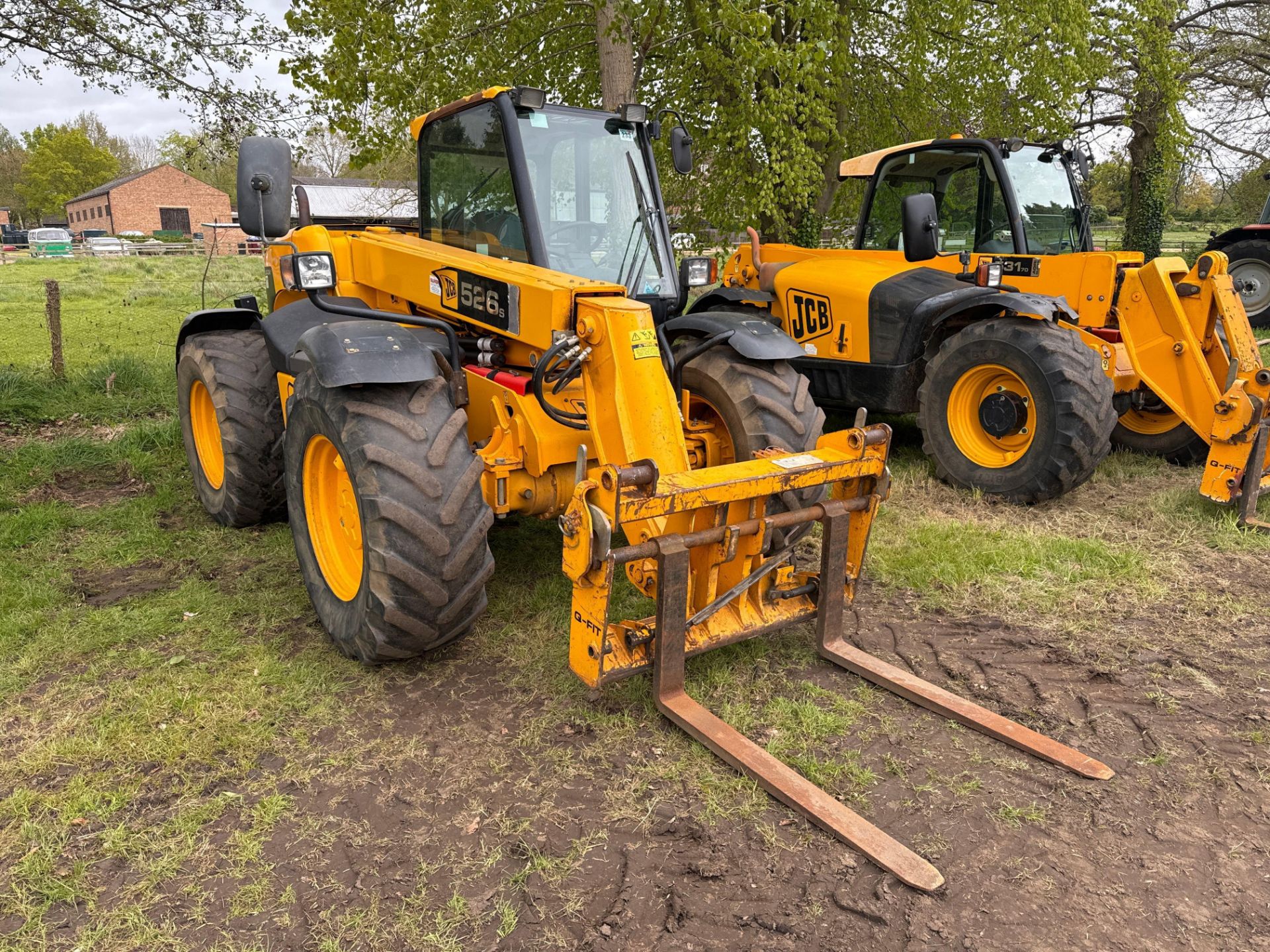 2004 JCB 526S Farm Special Loadall with Q-fit headstock and pallet tines, air conditioned cab and PU - Bild 15 aus 16