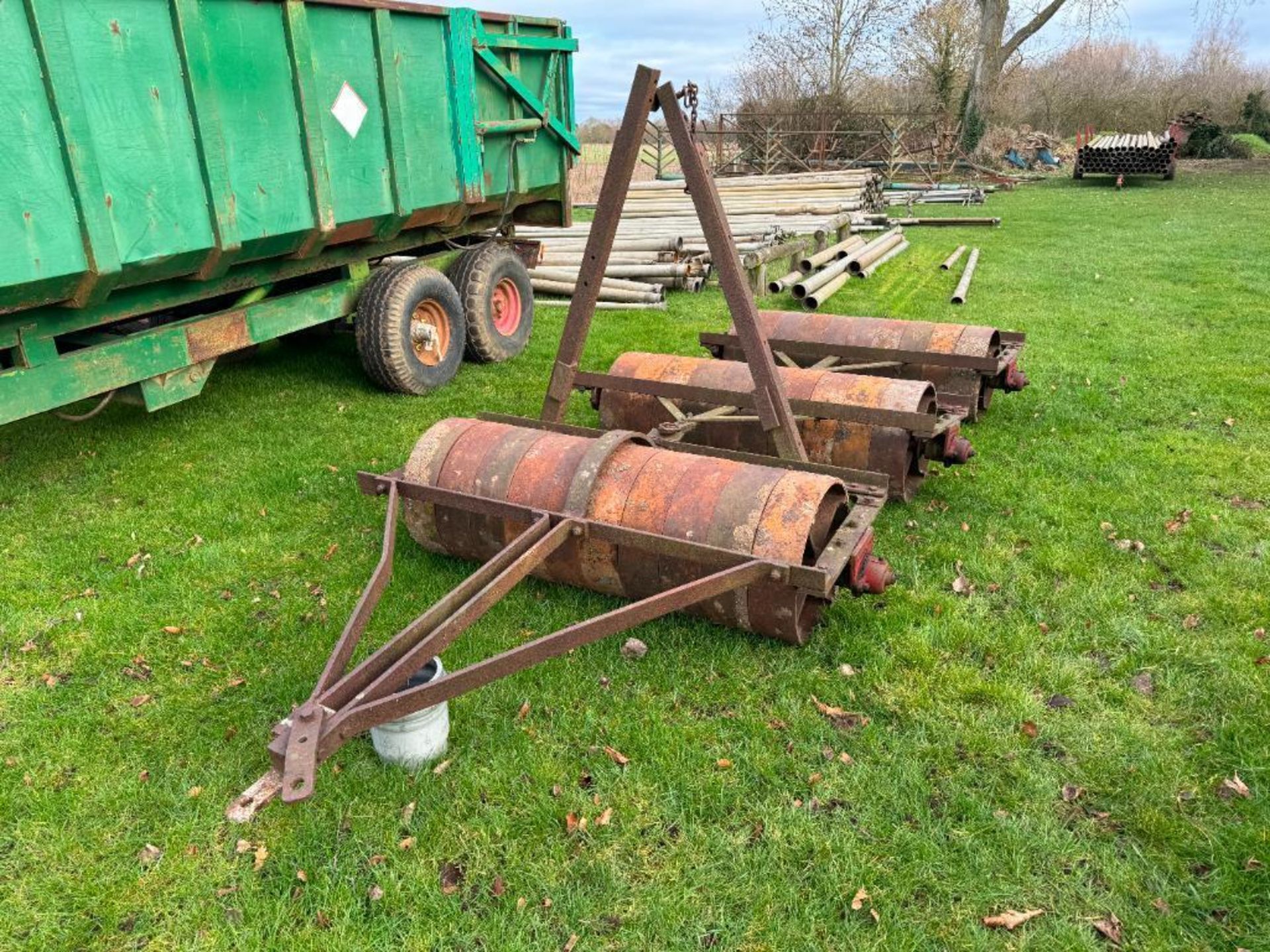 3No 5ft cast iron flat rolls suited to onion configuration with spare ring - Image 2 of 5