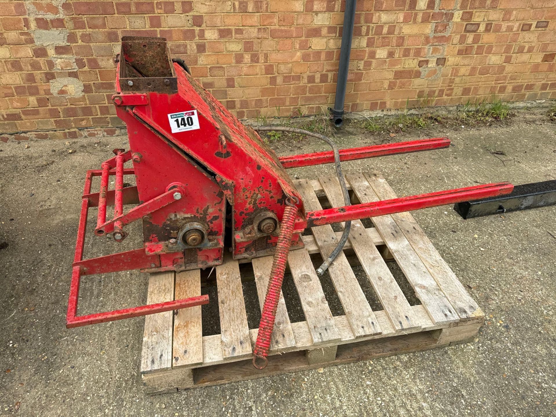 Potato crusher, hydraulic operated