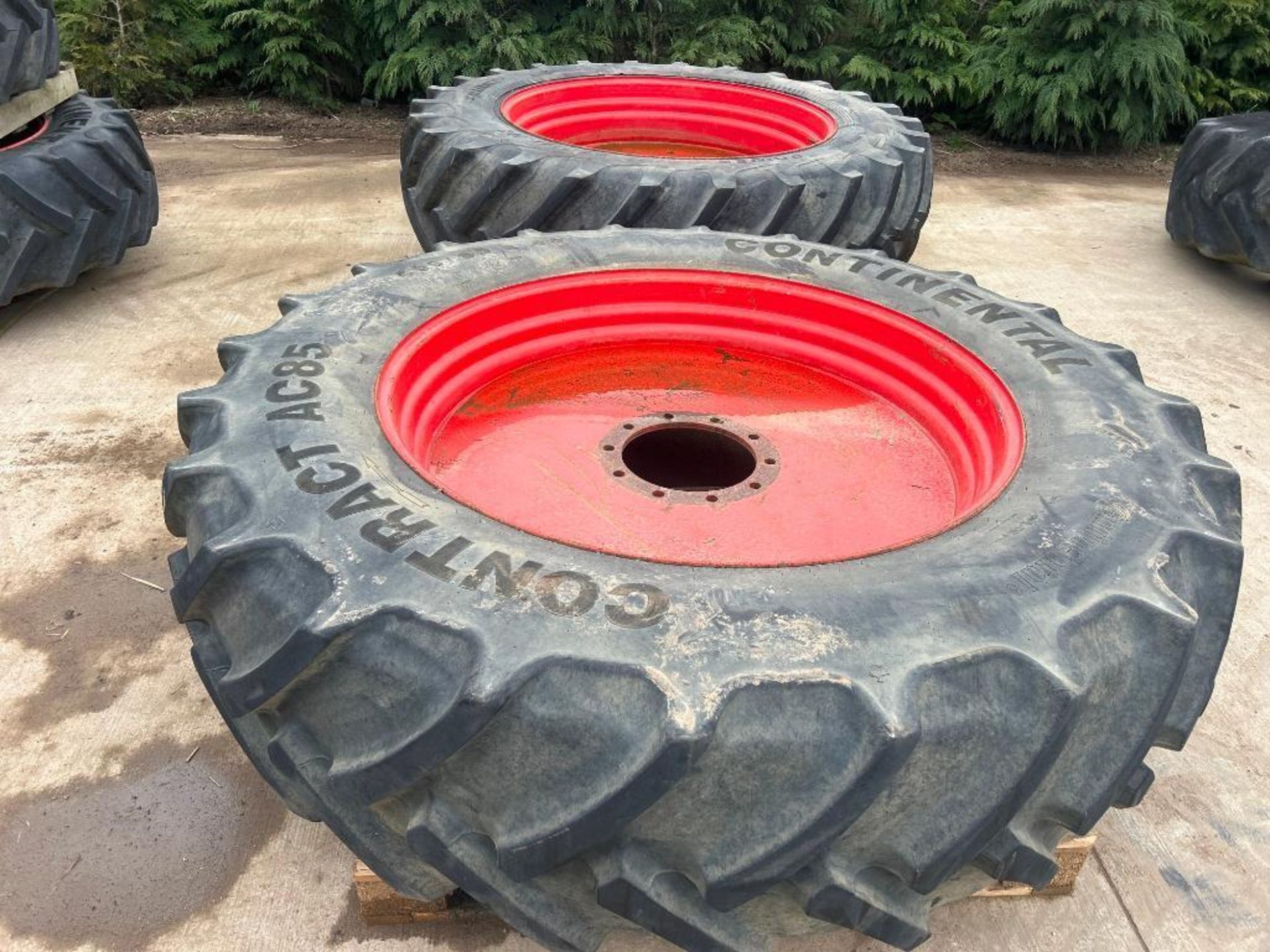 Set of 380/85R34 front and 18.4R46 rear wheels and tyres to fit Fendt 820 and 724. - Image 3 of 5