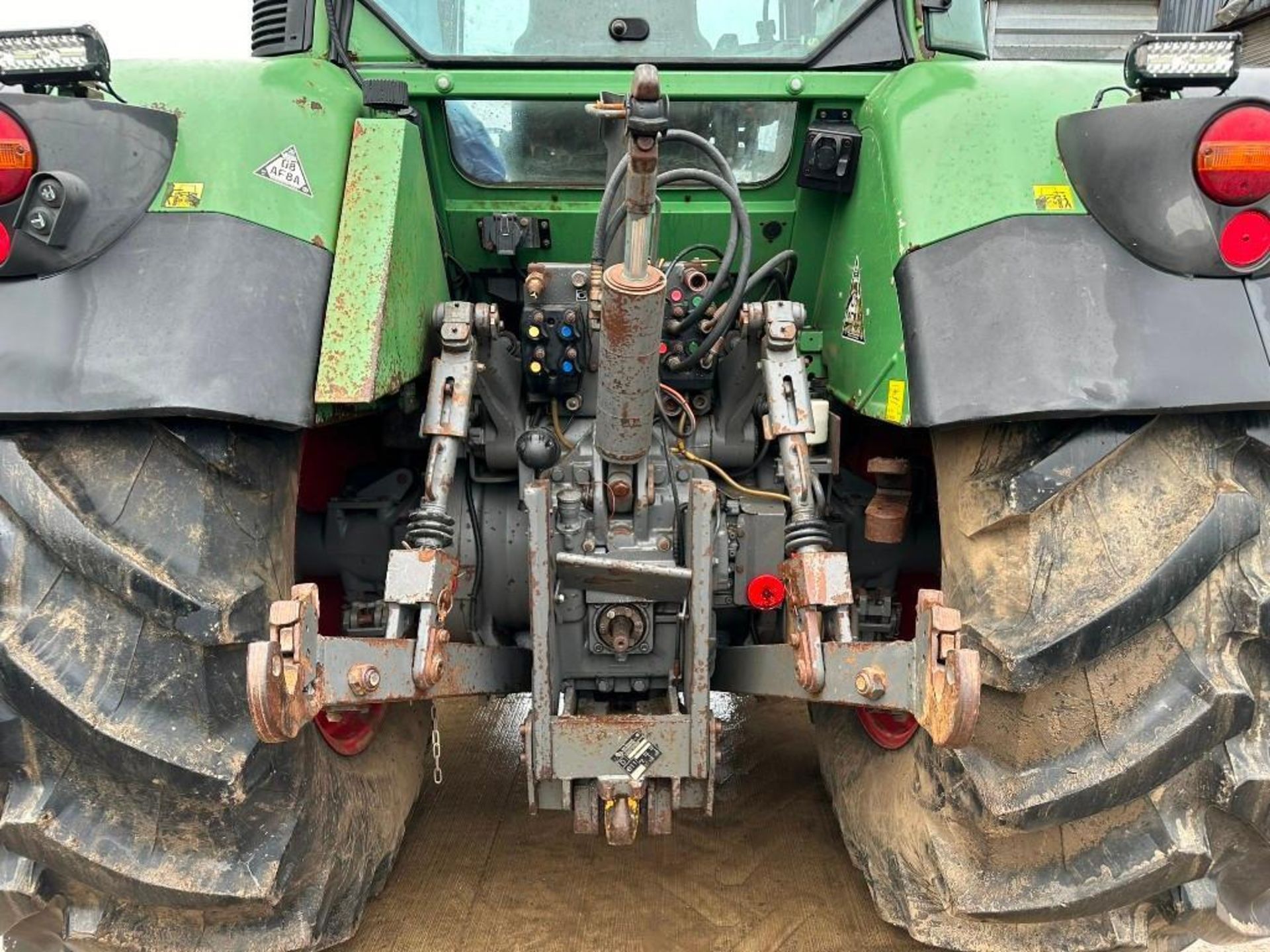 2010 Fendt 820 Vario TMS tractor, 4wd, front linkage, 4No spool valves, Bill Bennett pick up hitch. - Image 9 of 21