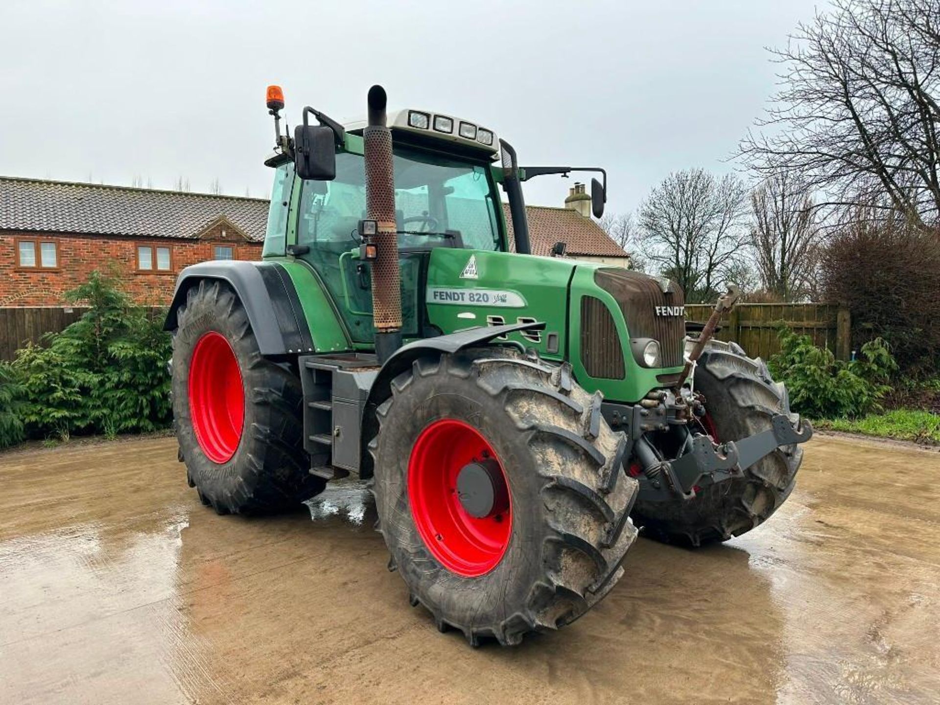 2010 Fendt 820 Vario TMS tractor, 4wd, front linkage, 4No spool valves, Bill Bennett pick up hitch. - Image 3 of 21